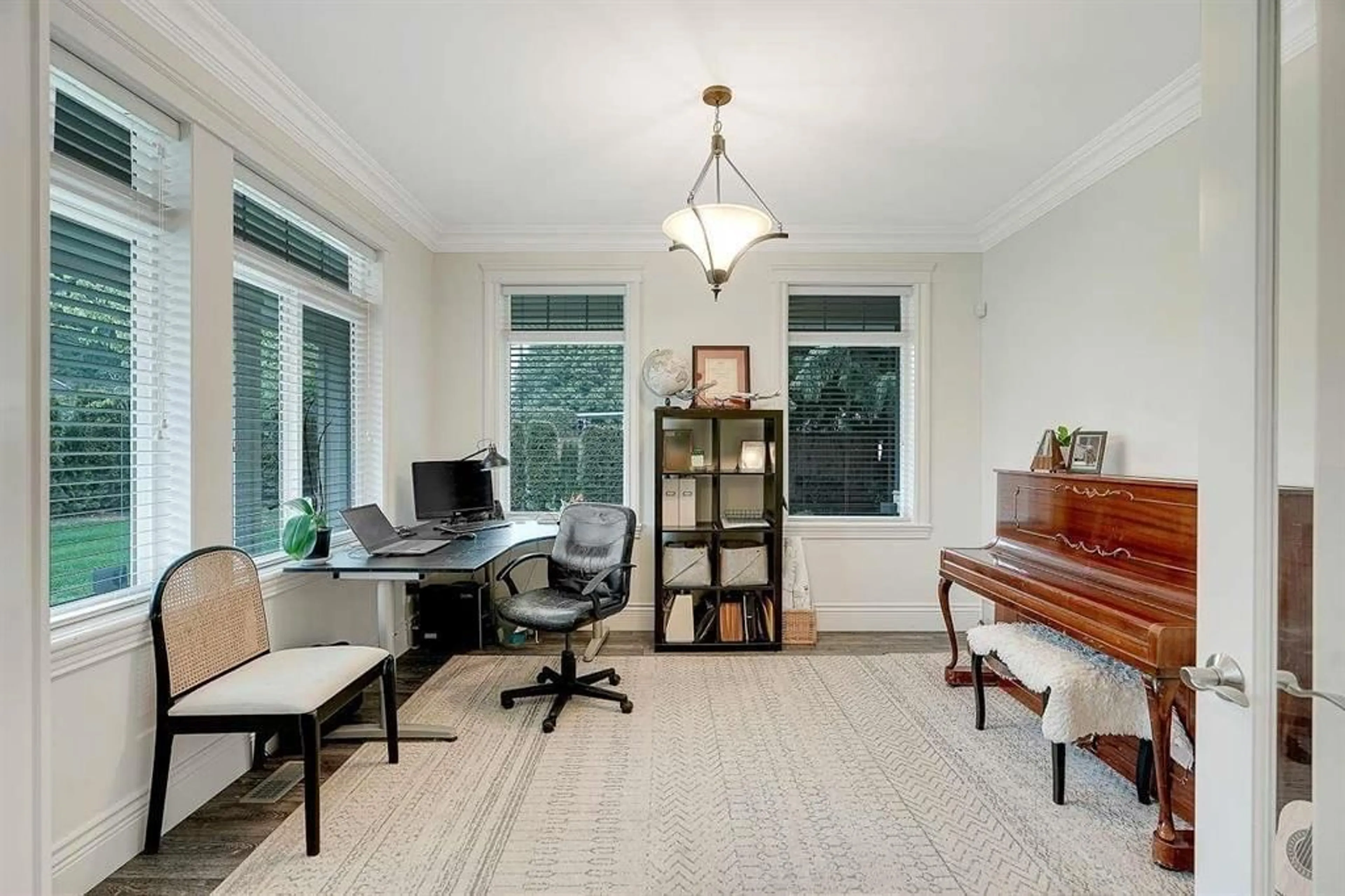 A pic of a room for 13668 NORTH BLUFF, White Rock British Columbia V4B3B8