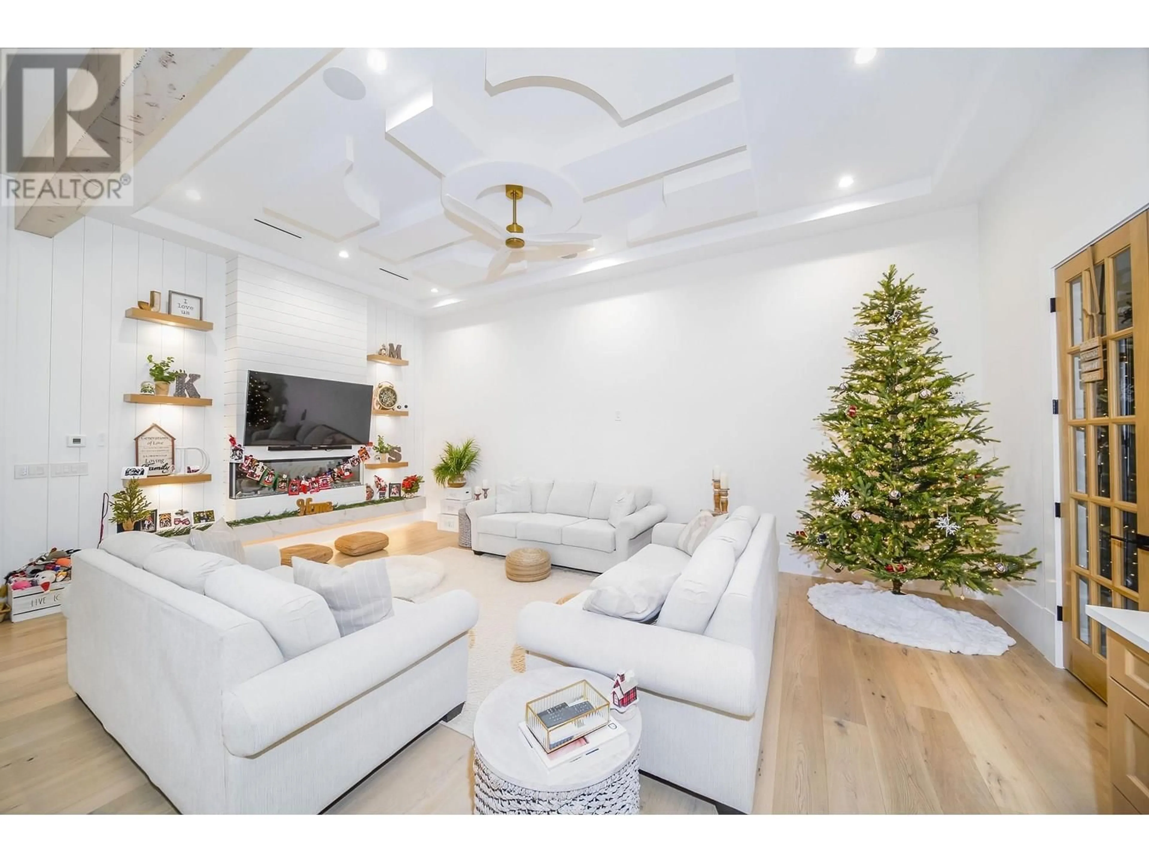 Living room with furniture, wood/laminate floor for 11566 BLUNDELL ROAD, Richmond British Columbia V6Y1L3