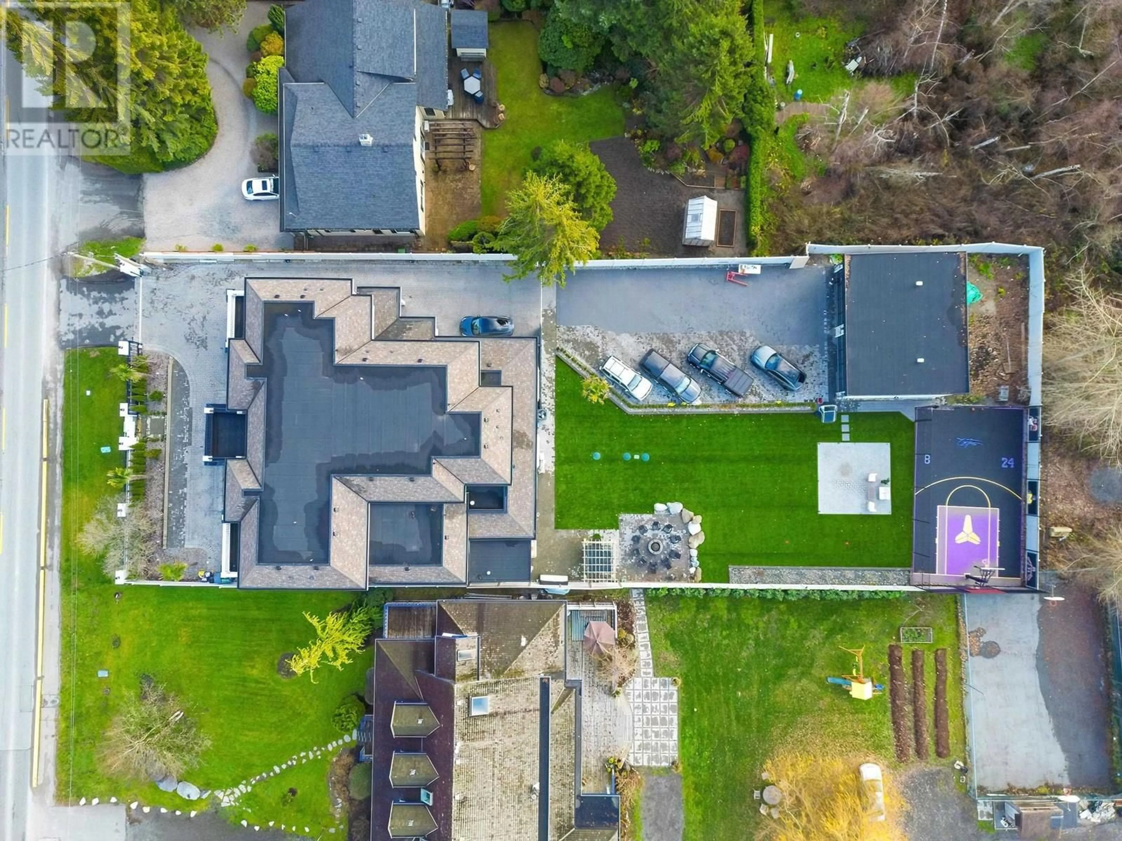 A pic from outside/outdoor area/front of a property/back of a property/a pic from drone, unknown for 11566 BLUNDELL ROAD, Richmond British Columbia V6Y1L3
