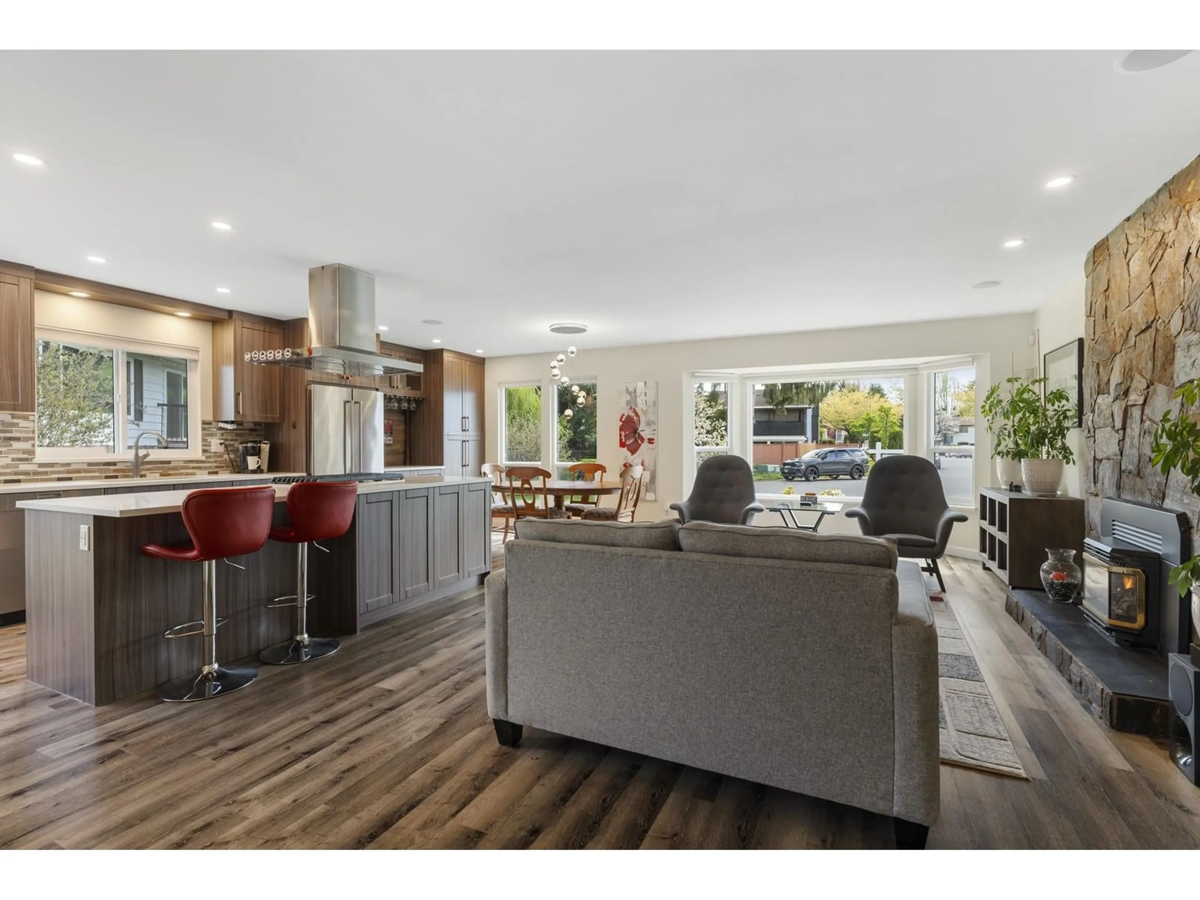 Open concept kitchen, unknown for 7366 141, Surrey British Columbia V3W7L1