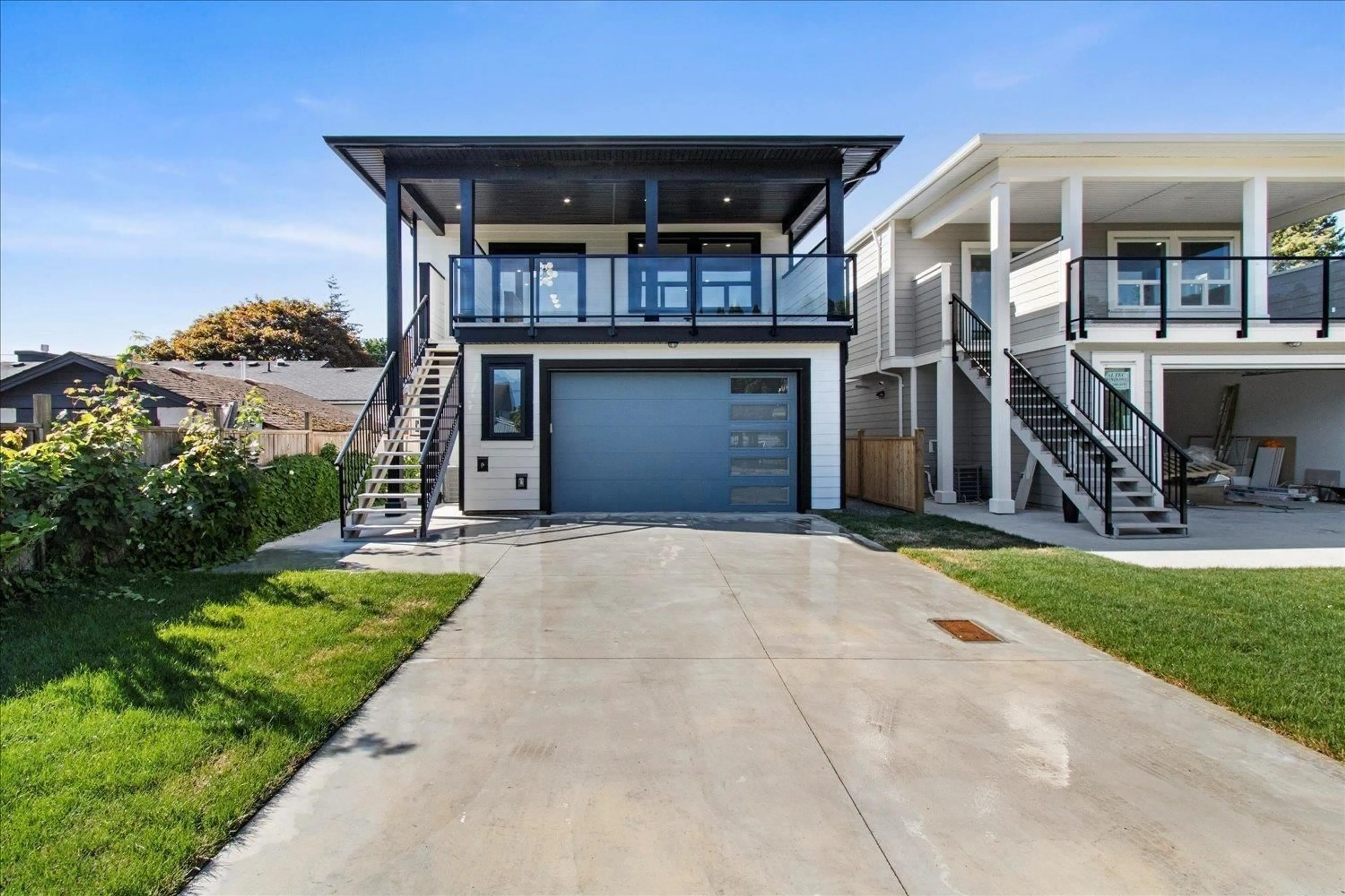 Home with vinyl exterior material, street for 46636 PORTAGE AVENUE, Chilliwack British Columbia V2P3G5