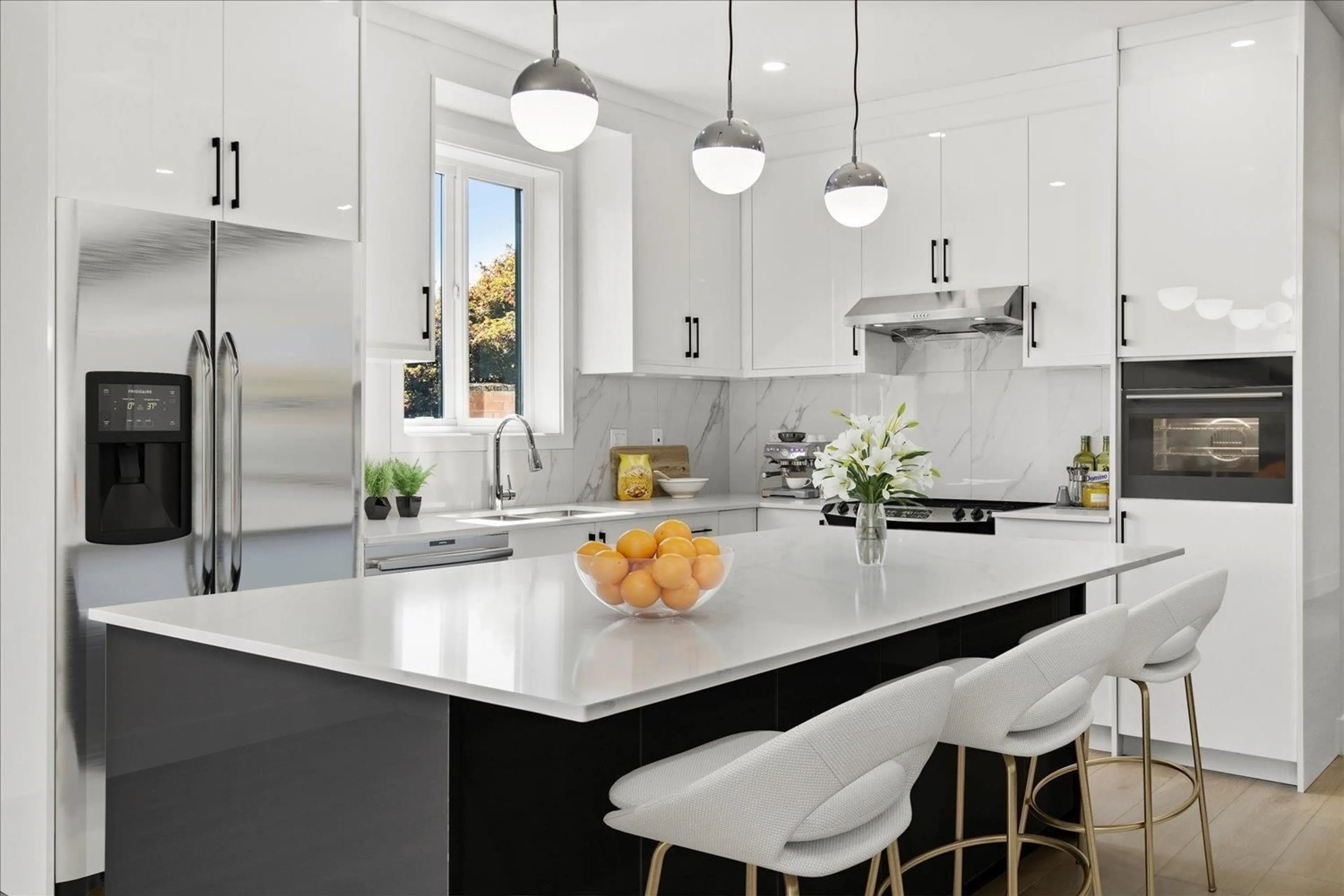 Contemporary kitchen, ceramic/tile floor for 46626 PORTAGE AVENUE, Chilliwack British Columbia V2P3G5