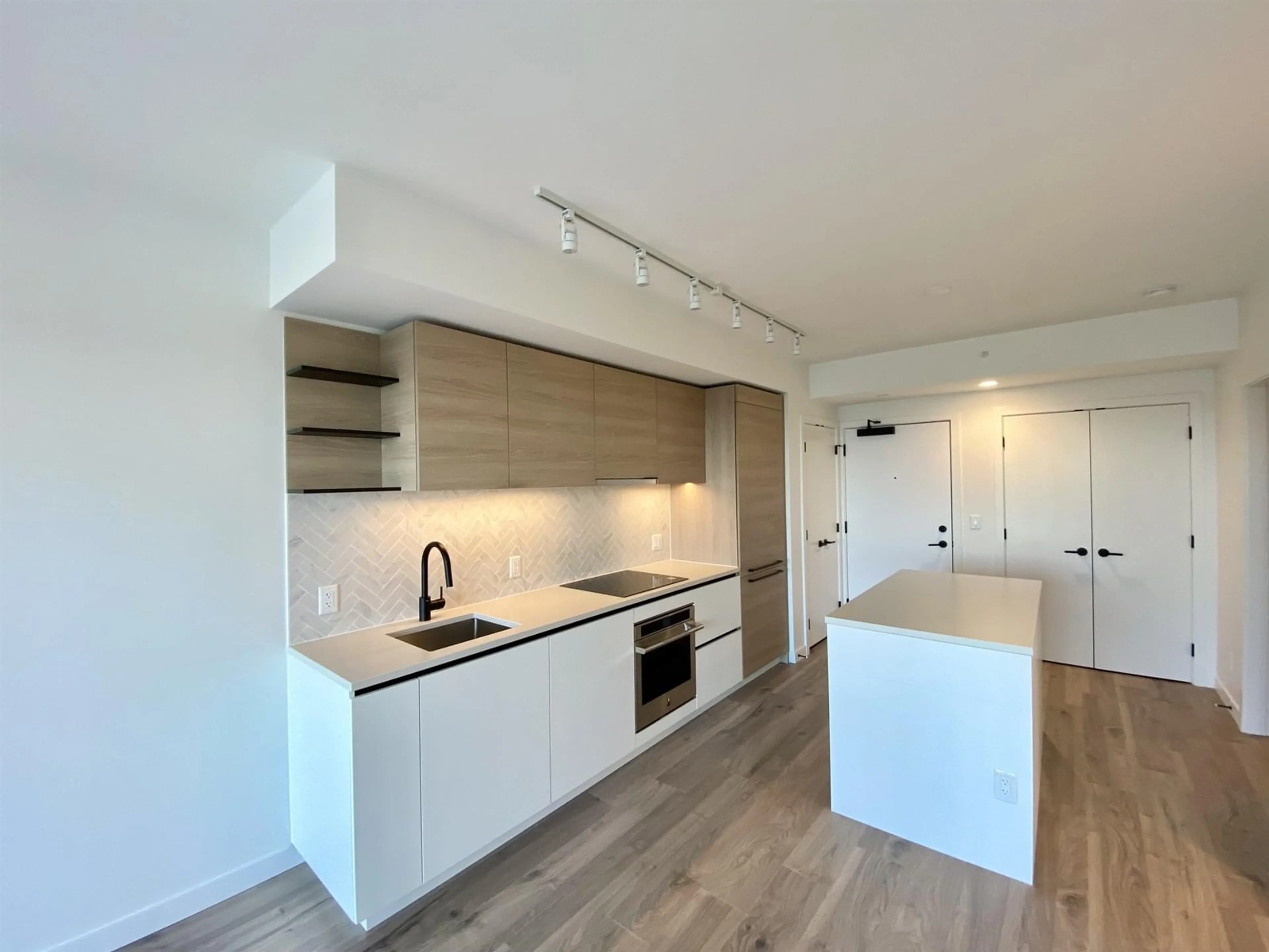 Open concept kitchen, wood/laminate floor for 1801 - 13428 105, Surrey British Columbia V3T0S6