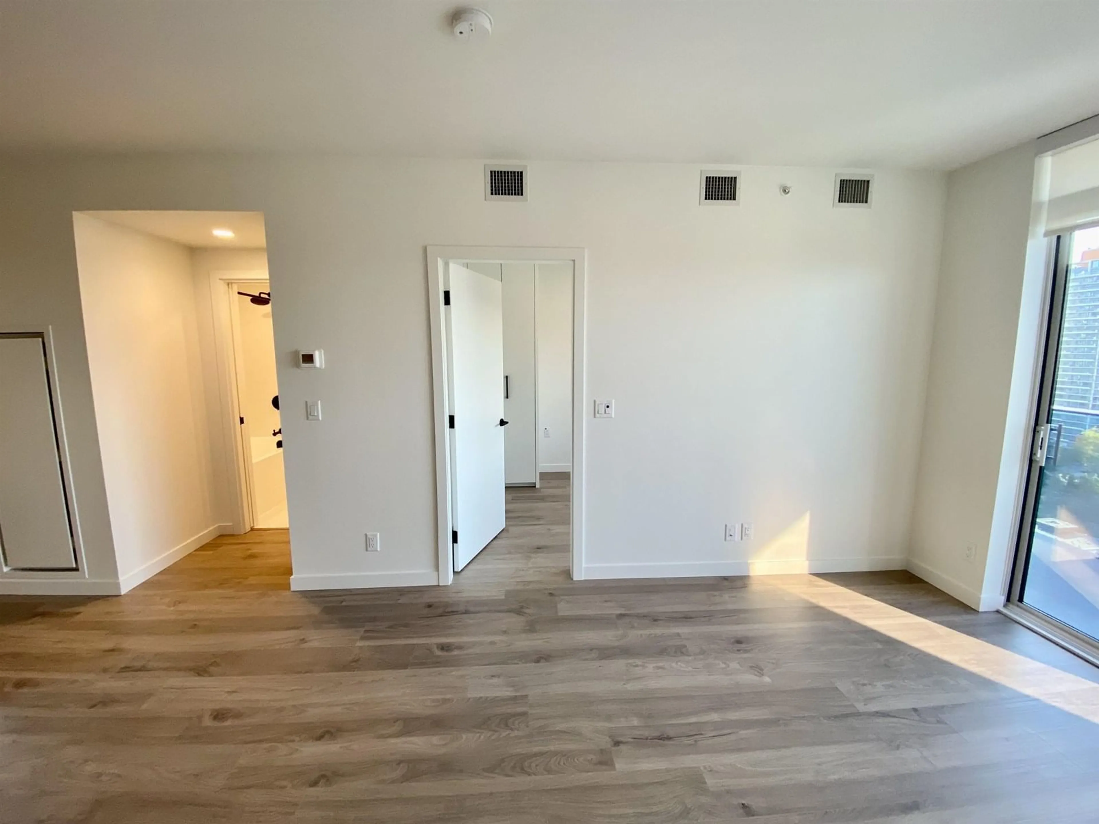 A pic of a room for 1801 - 13428 105, Surrey British Columbia V3T0S6