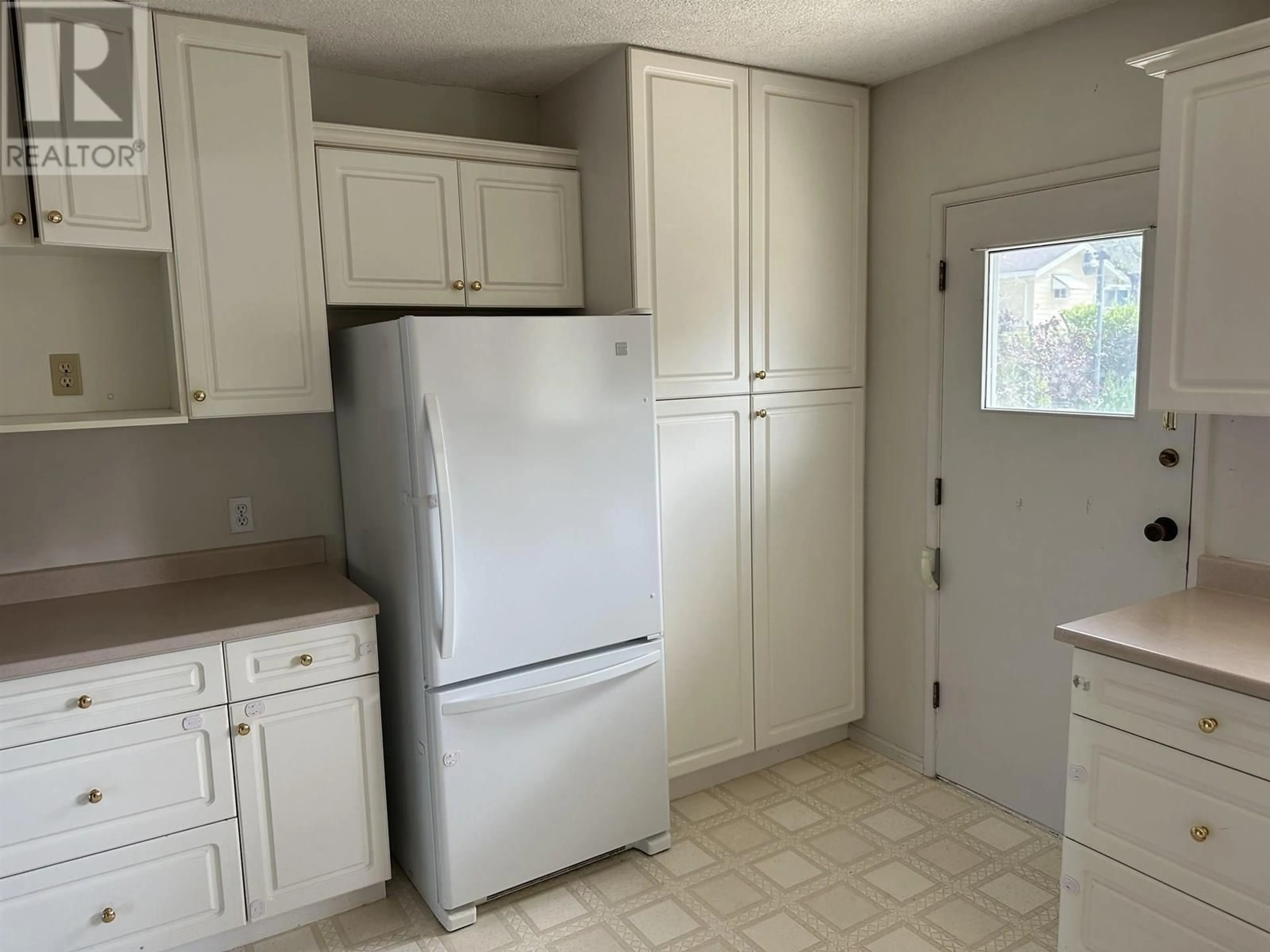 Standard kitchen, unknown for 5858 BRYANT STREET, Burnaby British Columbia V5H1X6