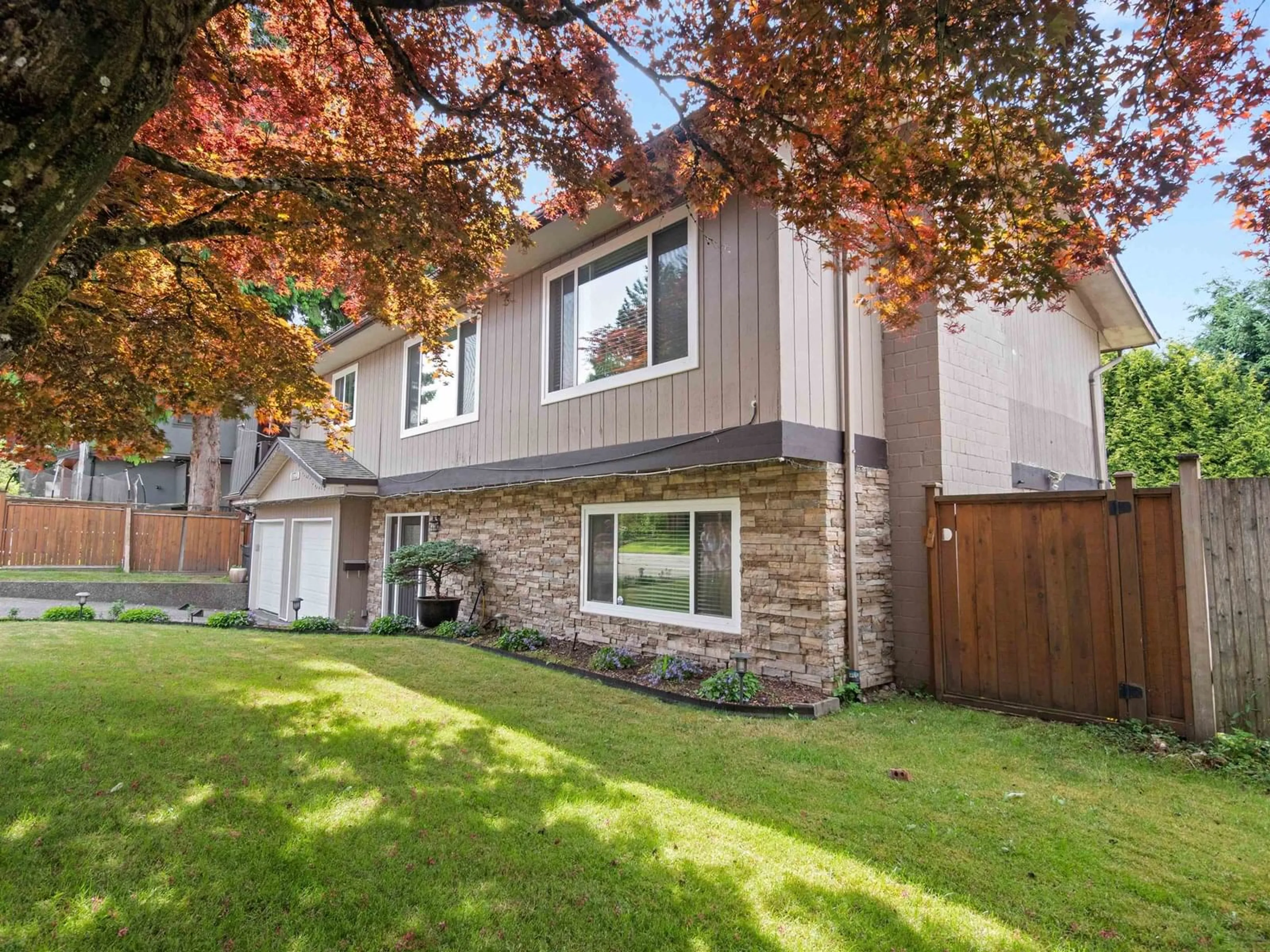 Home with vinyl exterior material, unknown for 10733 DUNLOP, Delta British Columbia V4C2M7