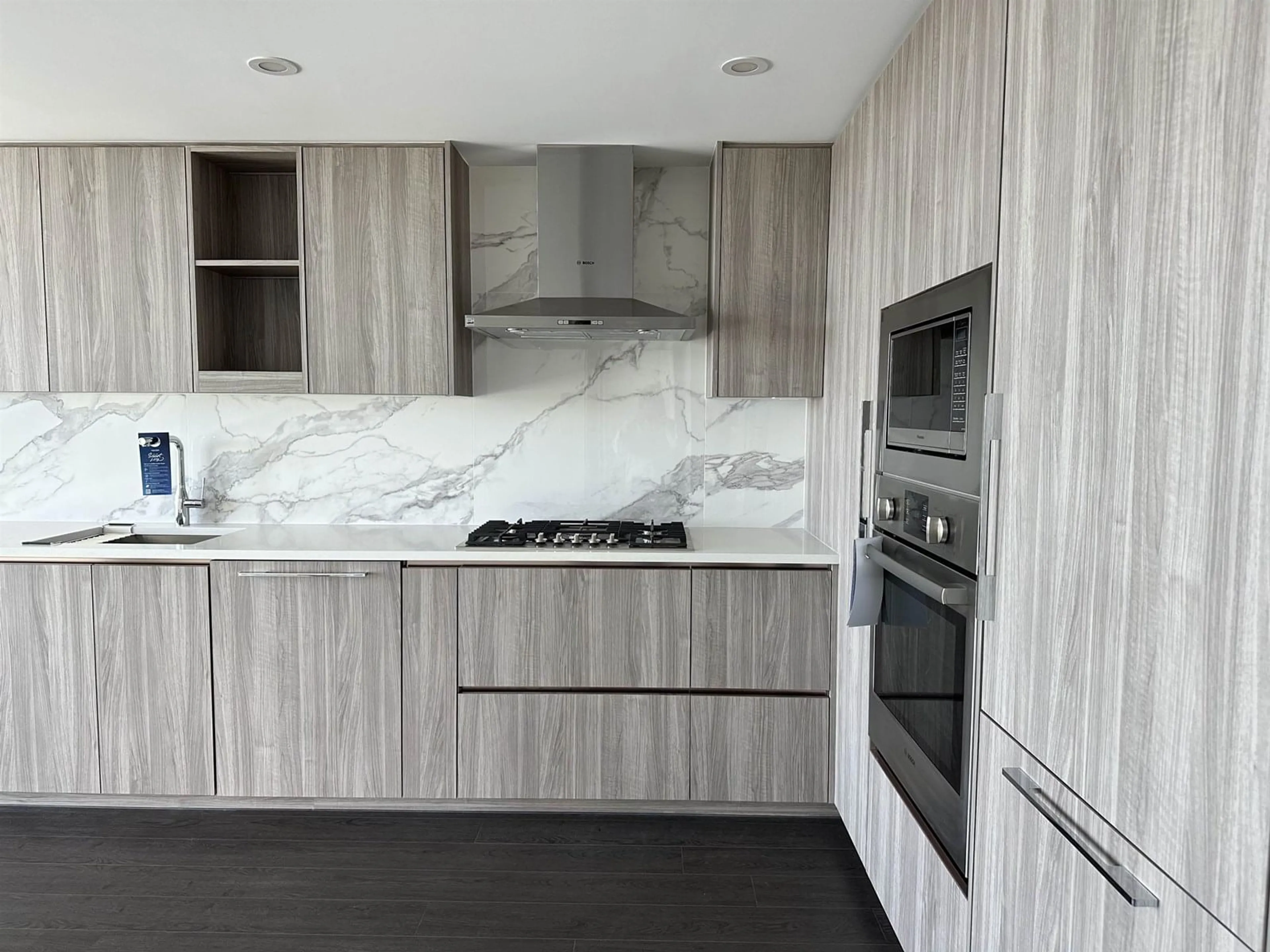 Contemporary kitchen, unknown for 3203 - 13778 100, Surrey British Columbia V3T0V3