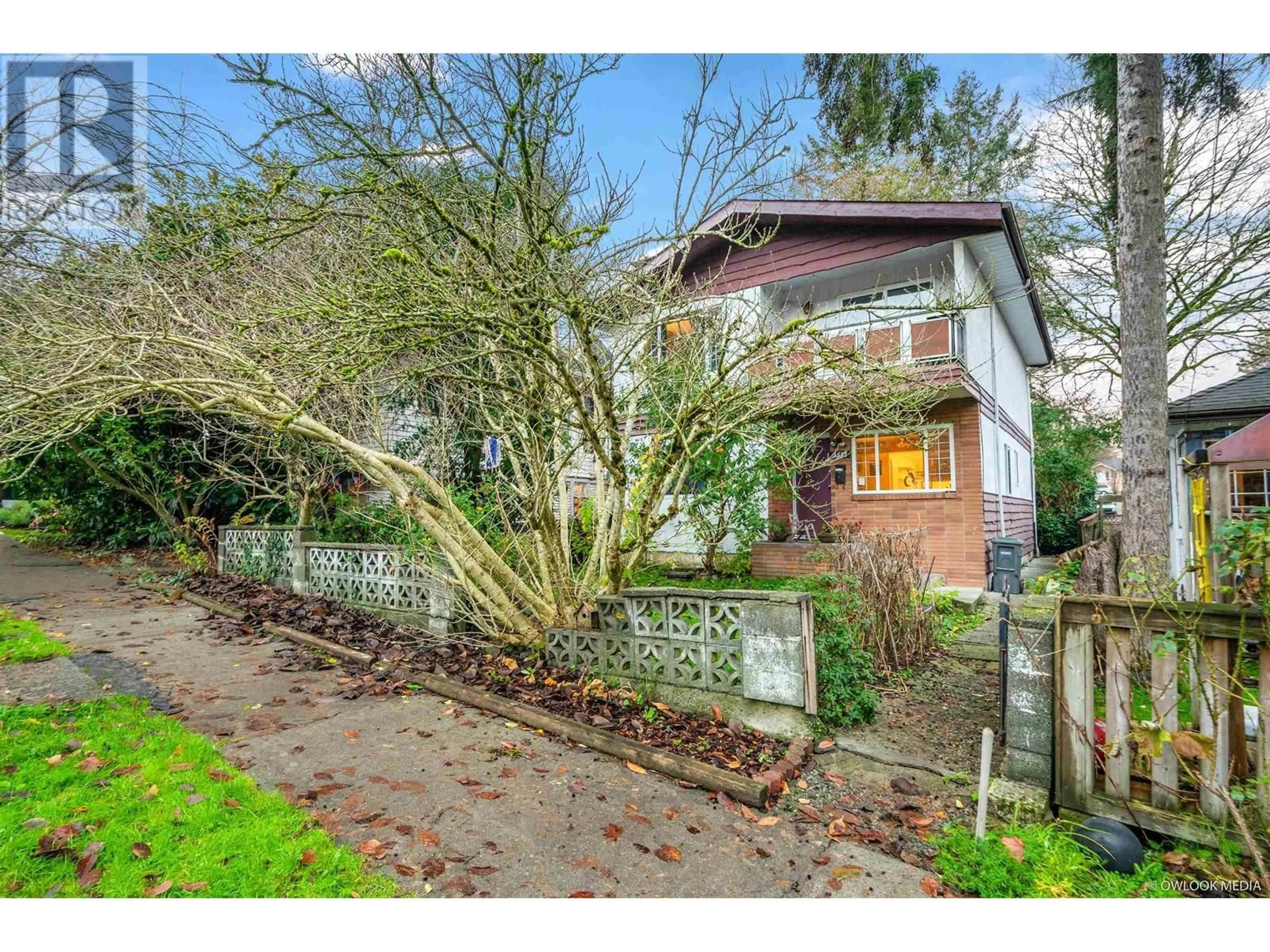 A pic from outside/outdoor area/front of a property/back of a property/a pic from drone, street for 3557 MARSHALL STREET, Vancouver British Columbia V5N4S2