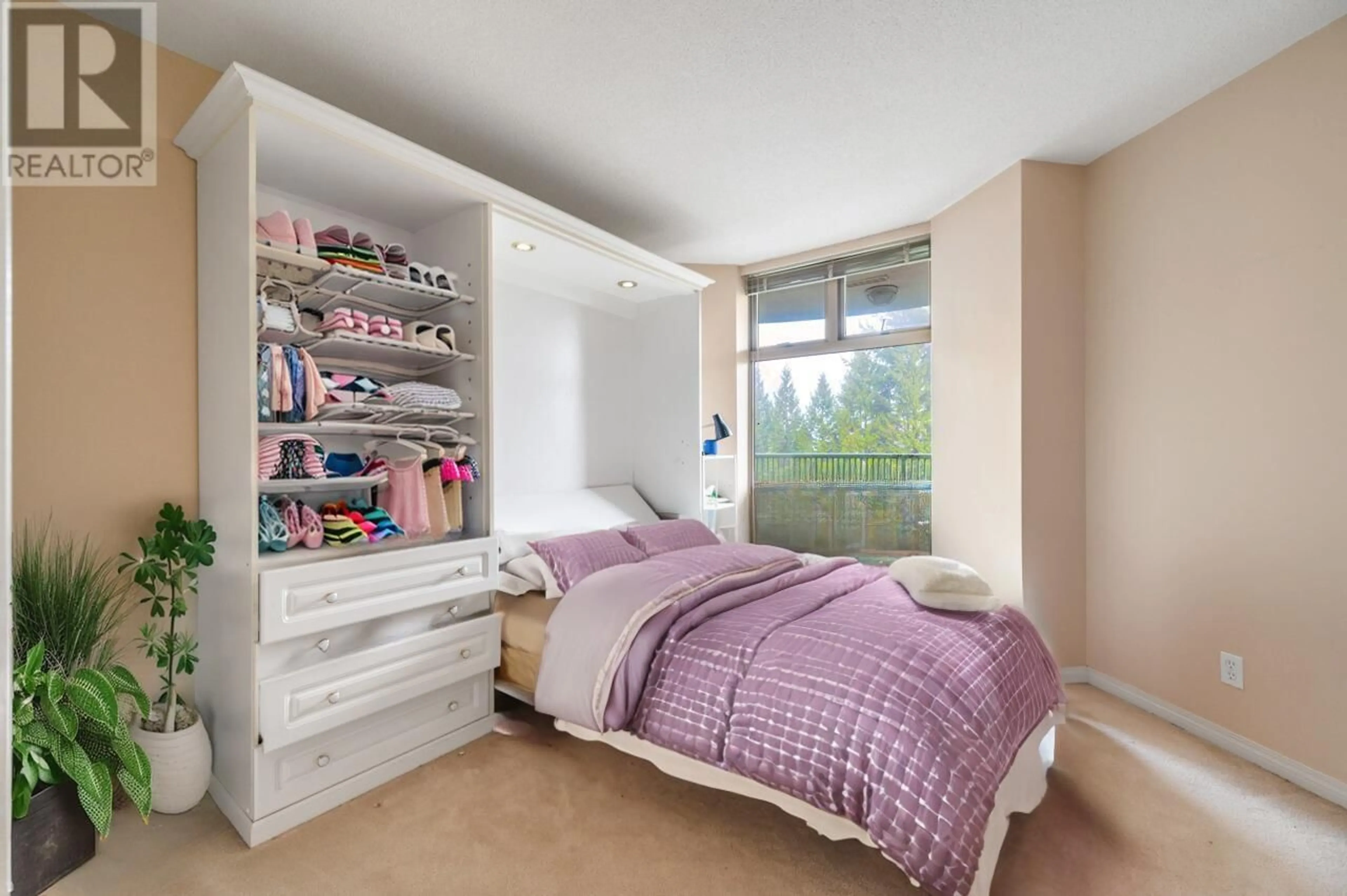 Bedroom with bed, unknown for 505 - 6188 PATTERSON AVENUE, Burnaby British Columbia V5H2N1