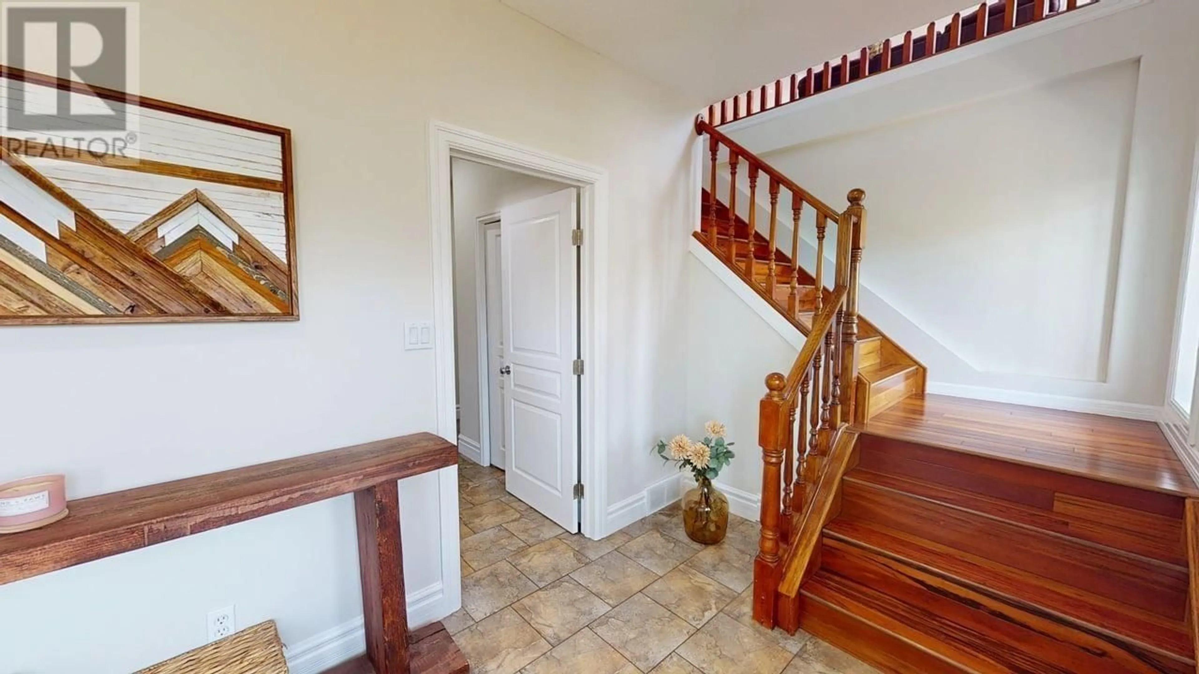 Indoor foyer for 9104 109 AVENUE, Fort St. John British Columbia V1J7A8