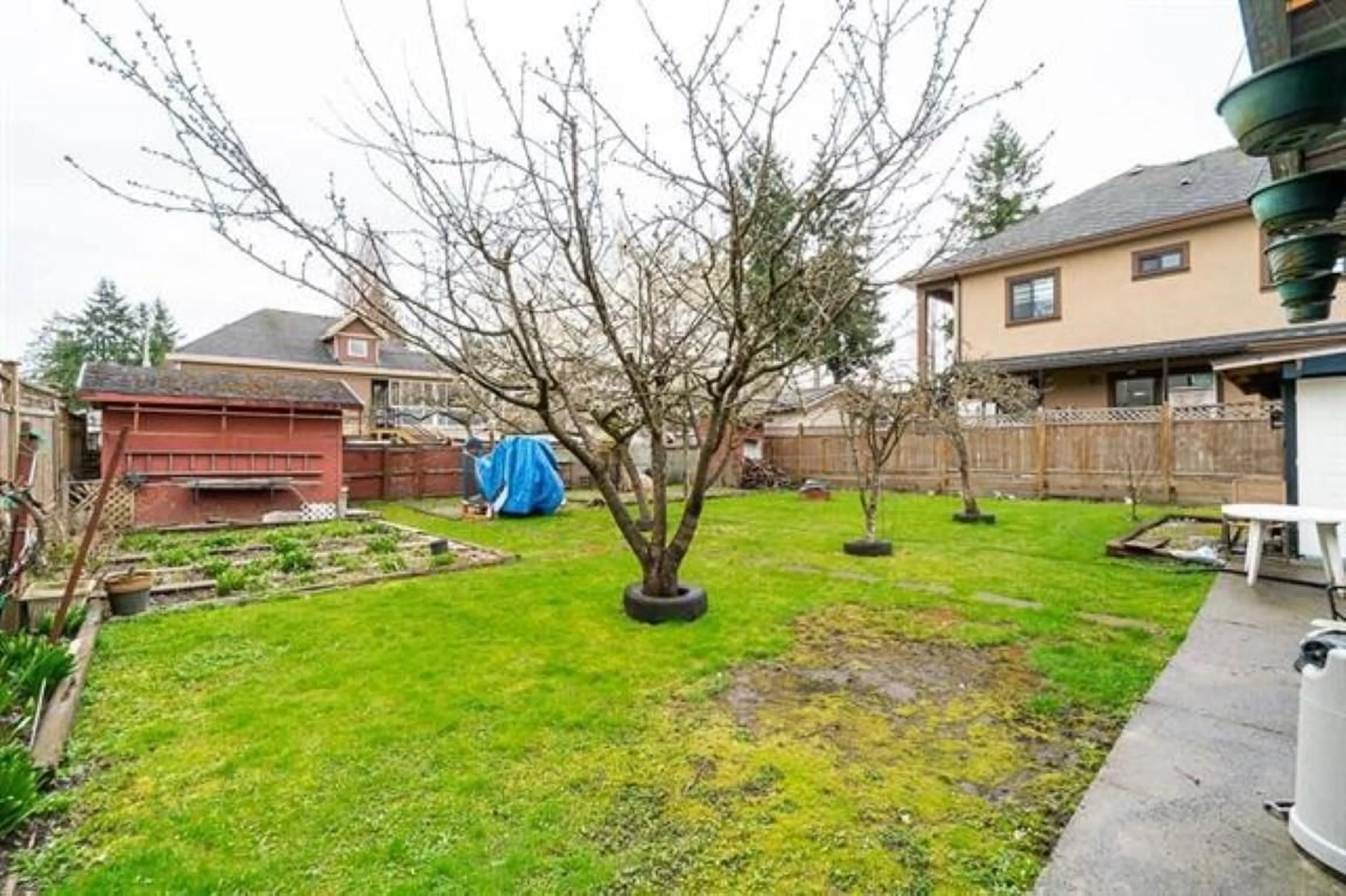 Patio, unknown for 10286 148A, Surrey British Columbia V3R3Z2