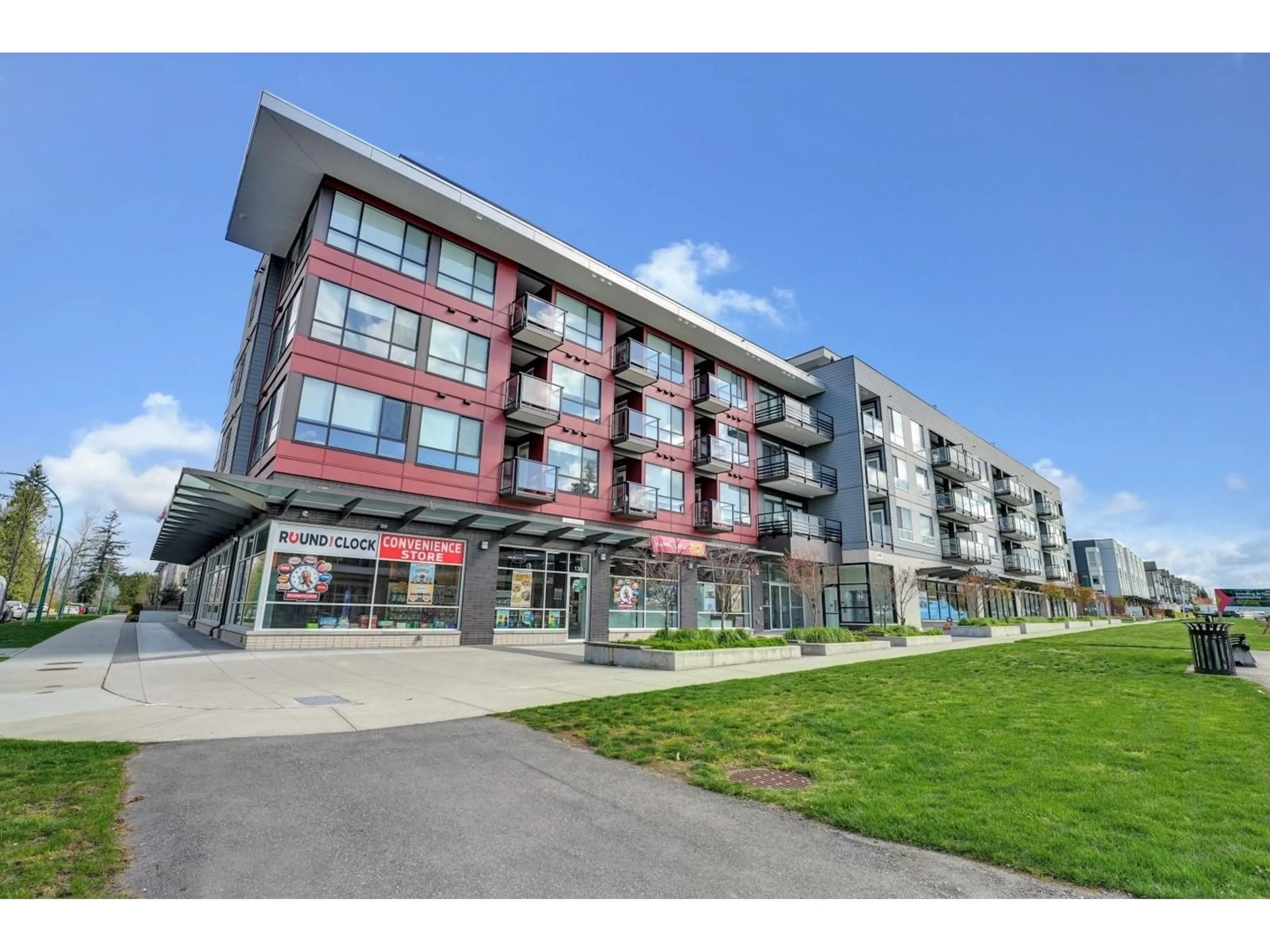 Patio, building for 320 - 18811 72, Surrey British Columbia V4N6W7