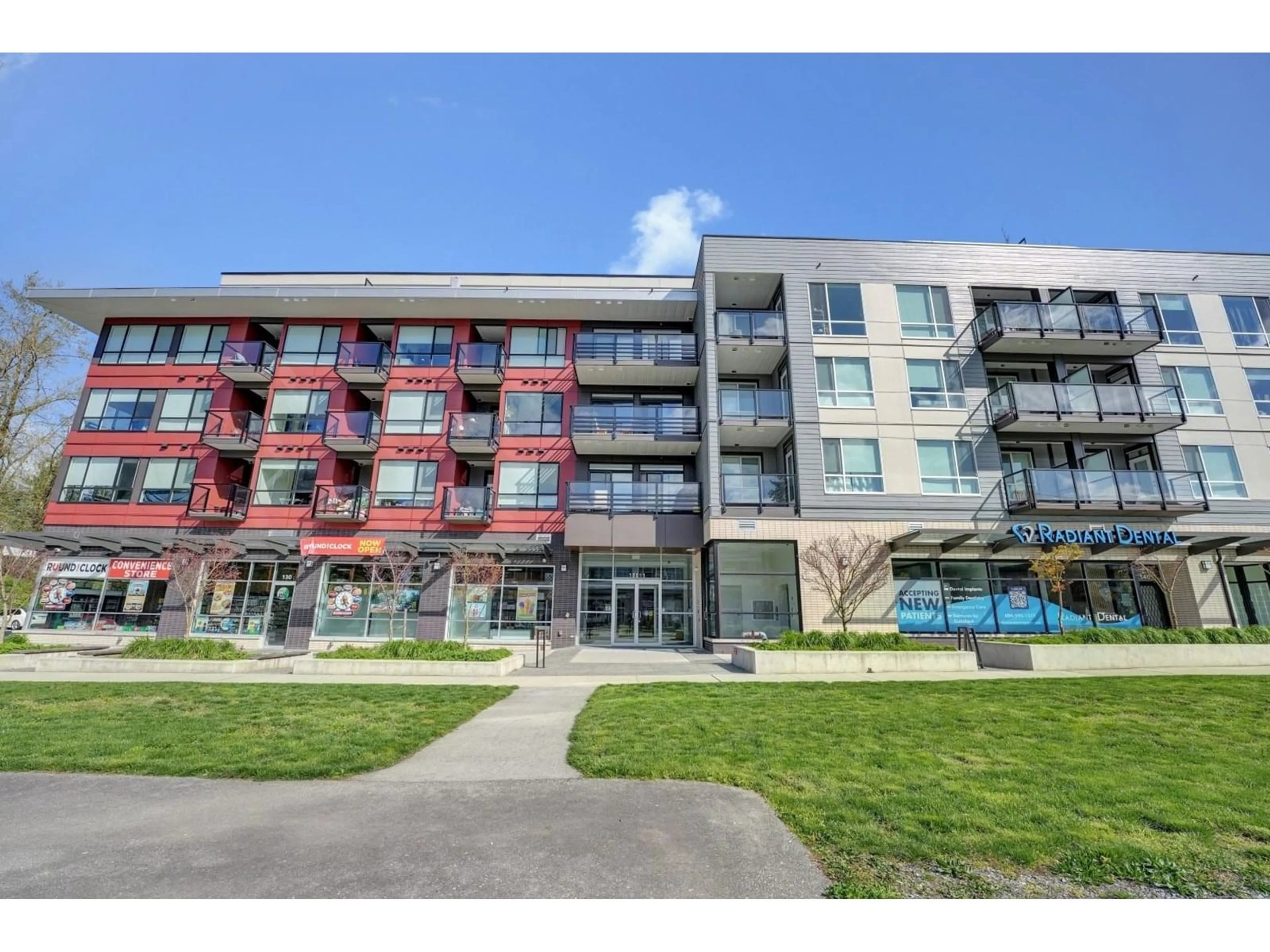 Patio, building for 320 - 18811 72, Surrey British Columbia V4N6W7