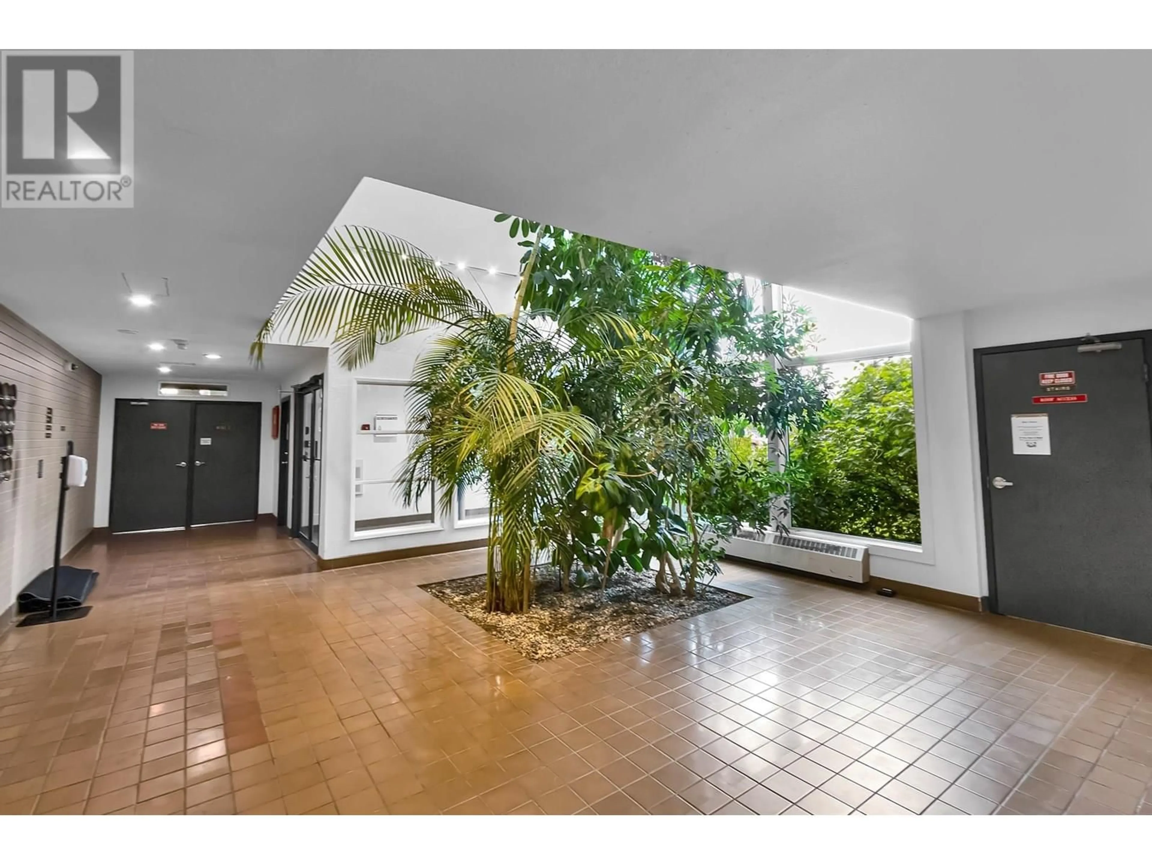 Indoor foyer for 212 - 3033 OSPIKA BOULEVARD, Prince George British Columbia V2N4L5