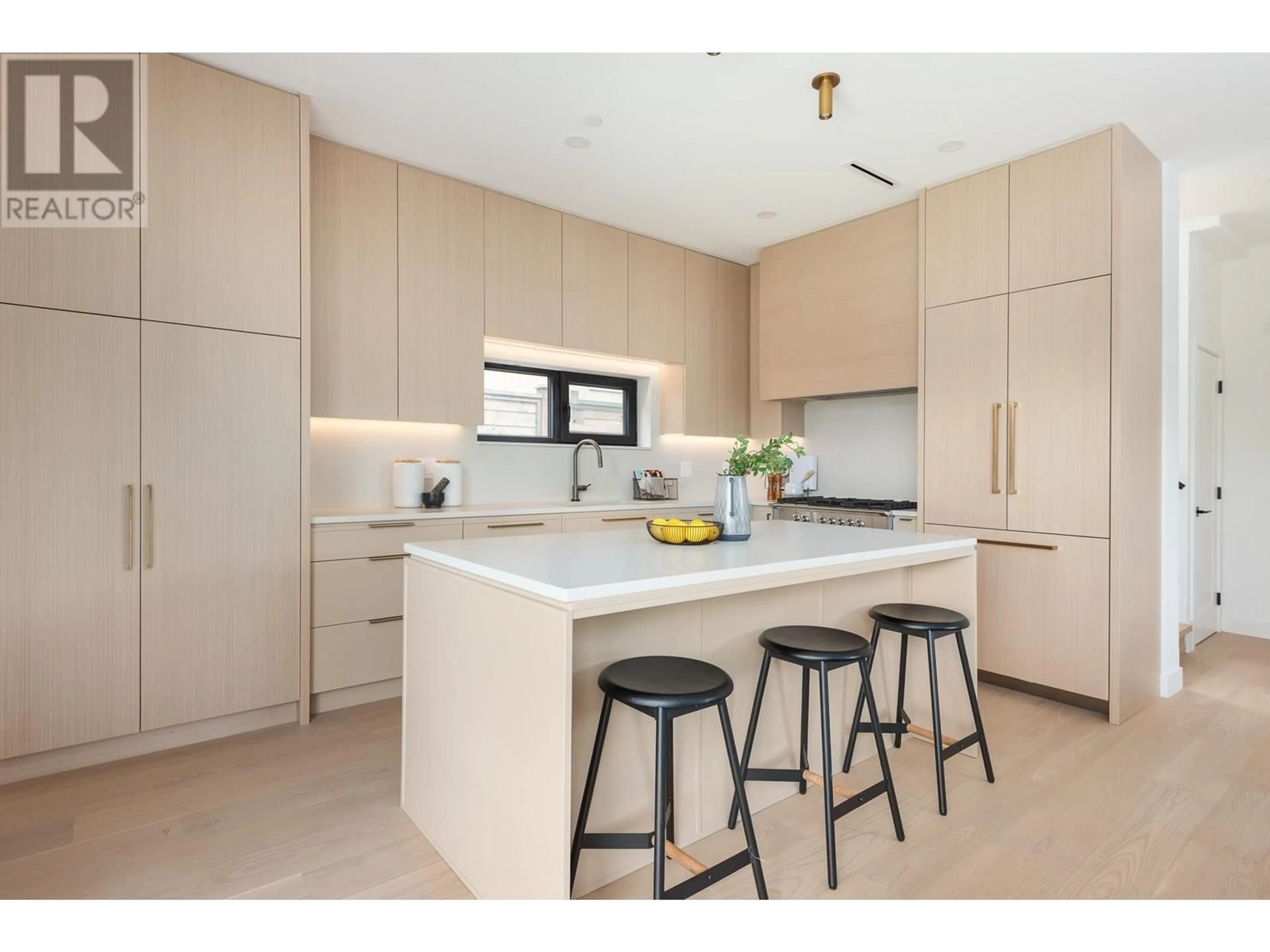 Contemporary kitchen, unknown for 715 KASLO STREET, Vancouver British Columbia V0V0V0