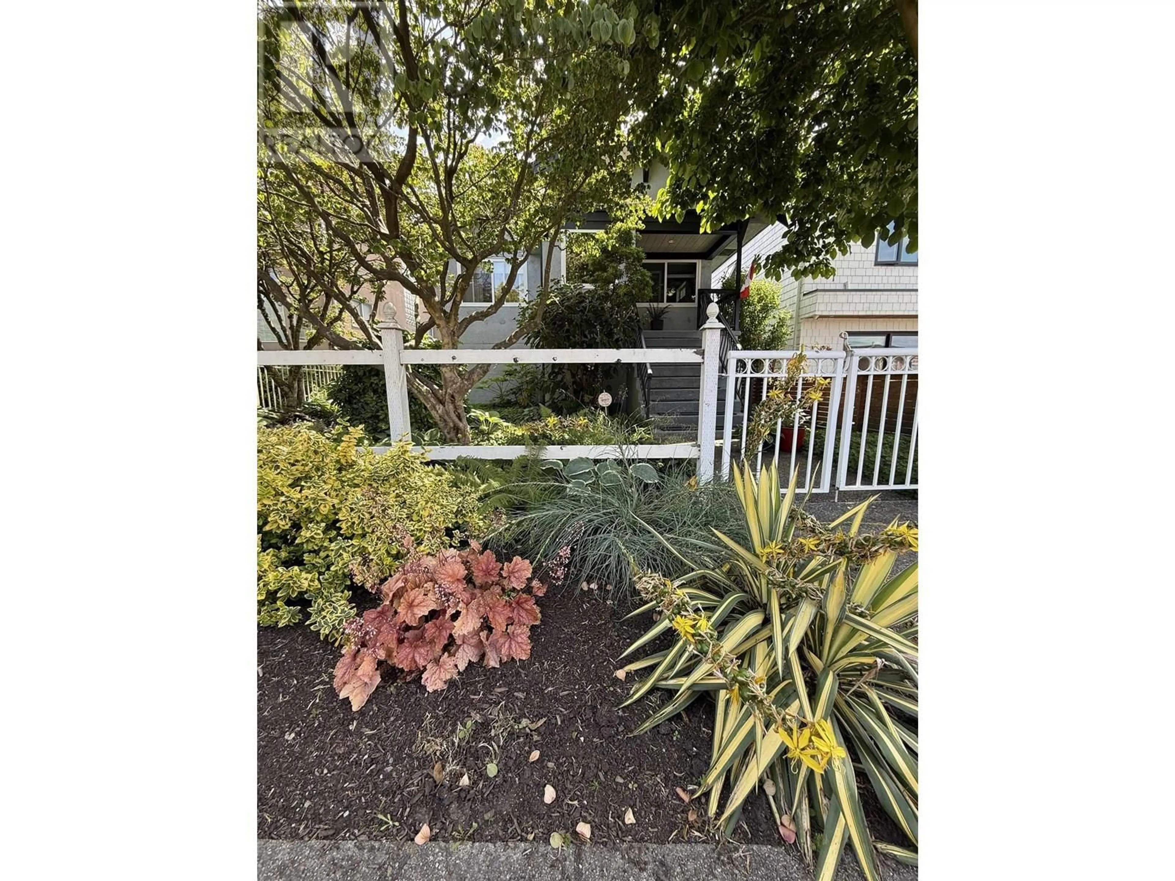 Unknown for 2546 TRIUMPH STREET, Vancouver British Columbia V5K1S8