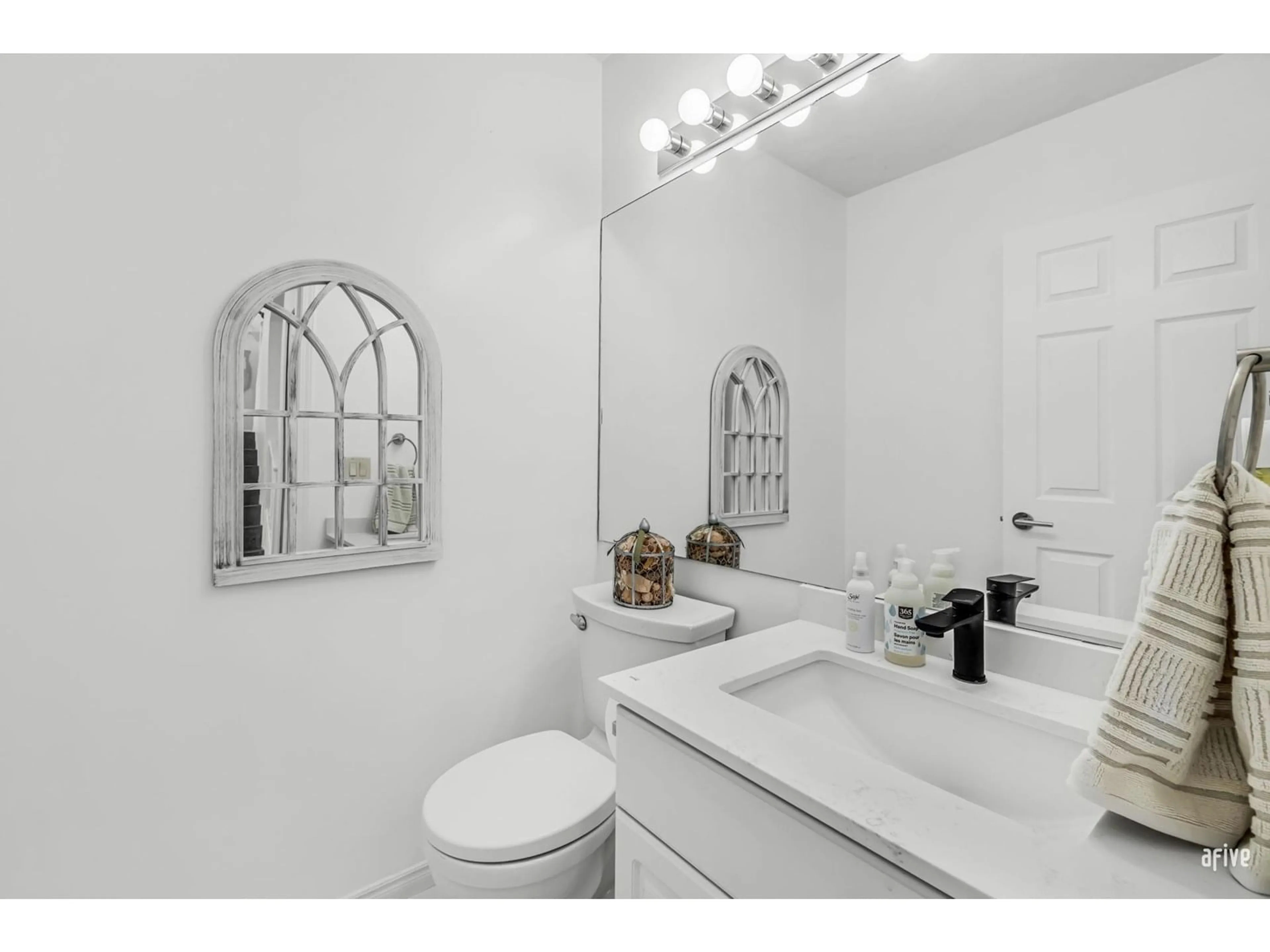 Standard bathroom, ceramic/tile floor for 9 - 35287 OLD YALE, Abbotsford British Columbia V3G8H5