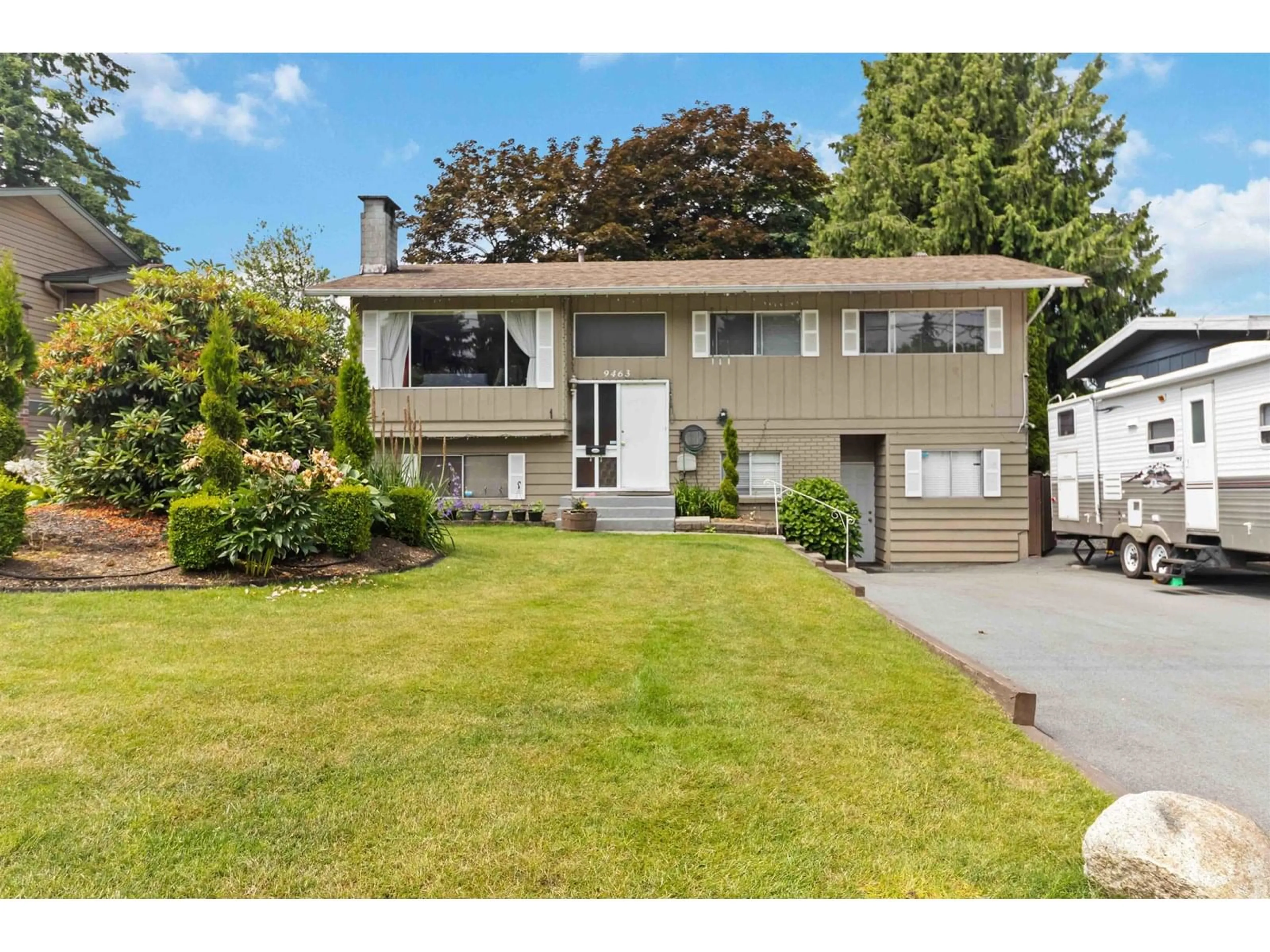 Home with vinyl exterior material, street for 9463 119, Delta British Columbia V4C6M8
