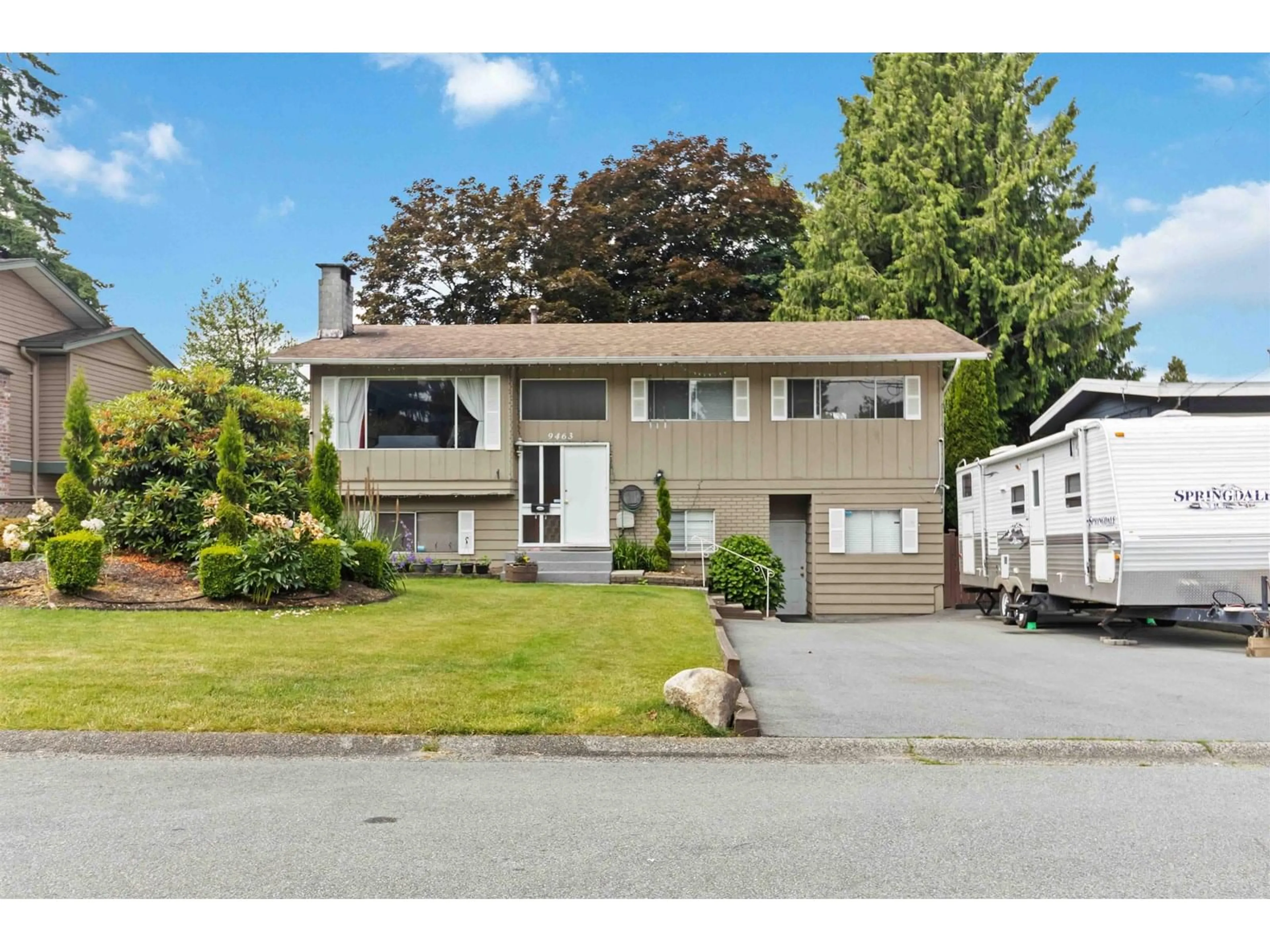 Home with vinyl exterior material, street for 9463 119, Delta British Columbia V4C6M8