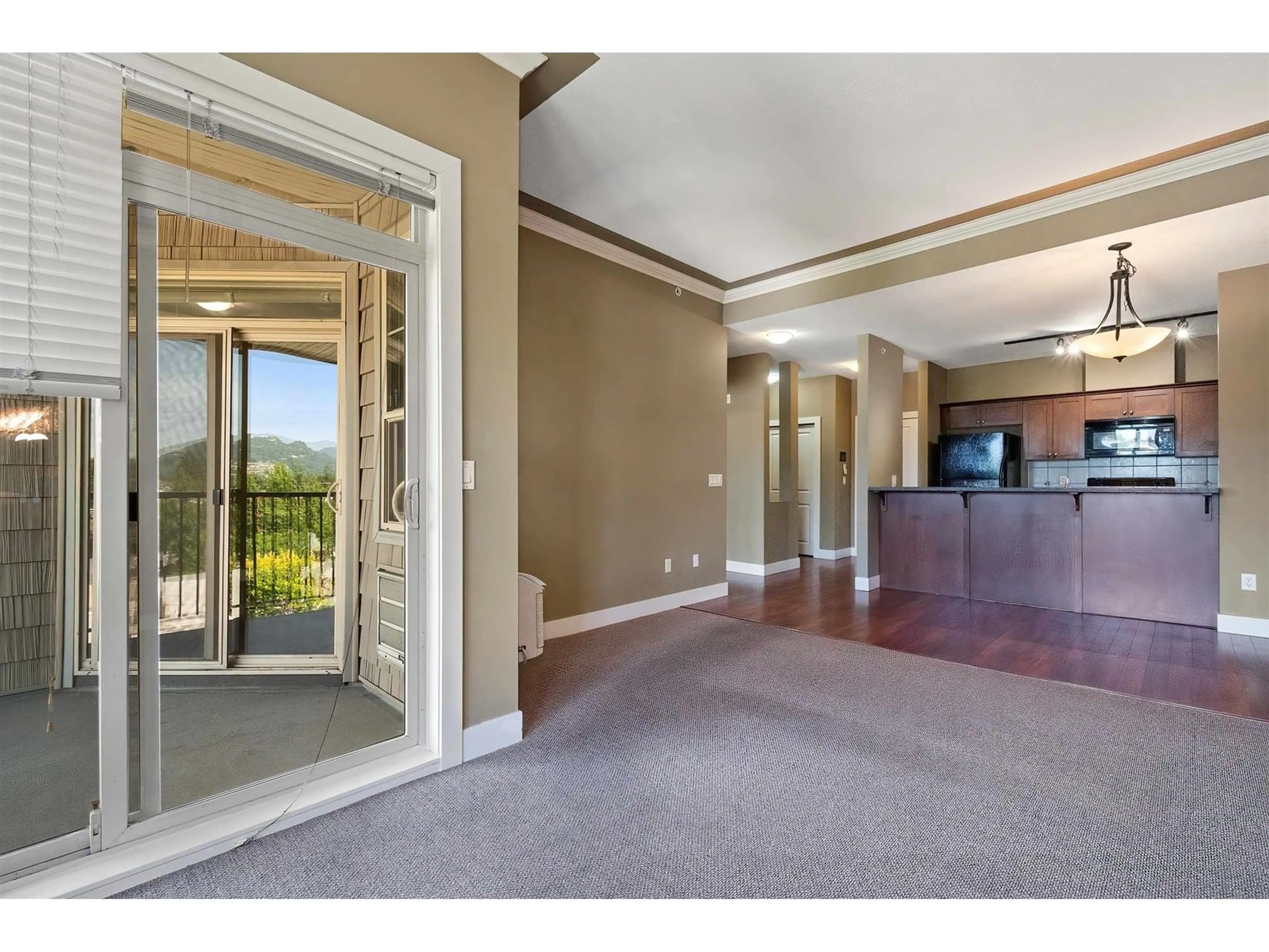Indoor foyer for 409 - 9000 BIRCH STREET, Chilliwack British Columbia V2P8G2