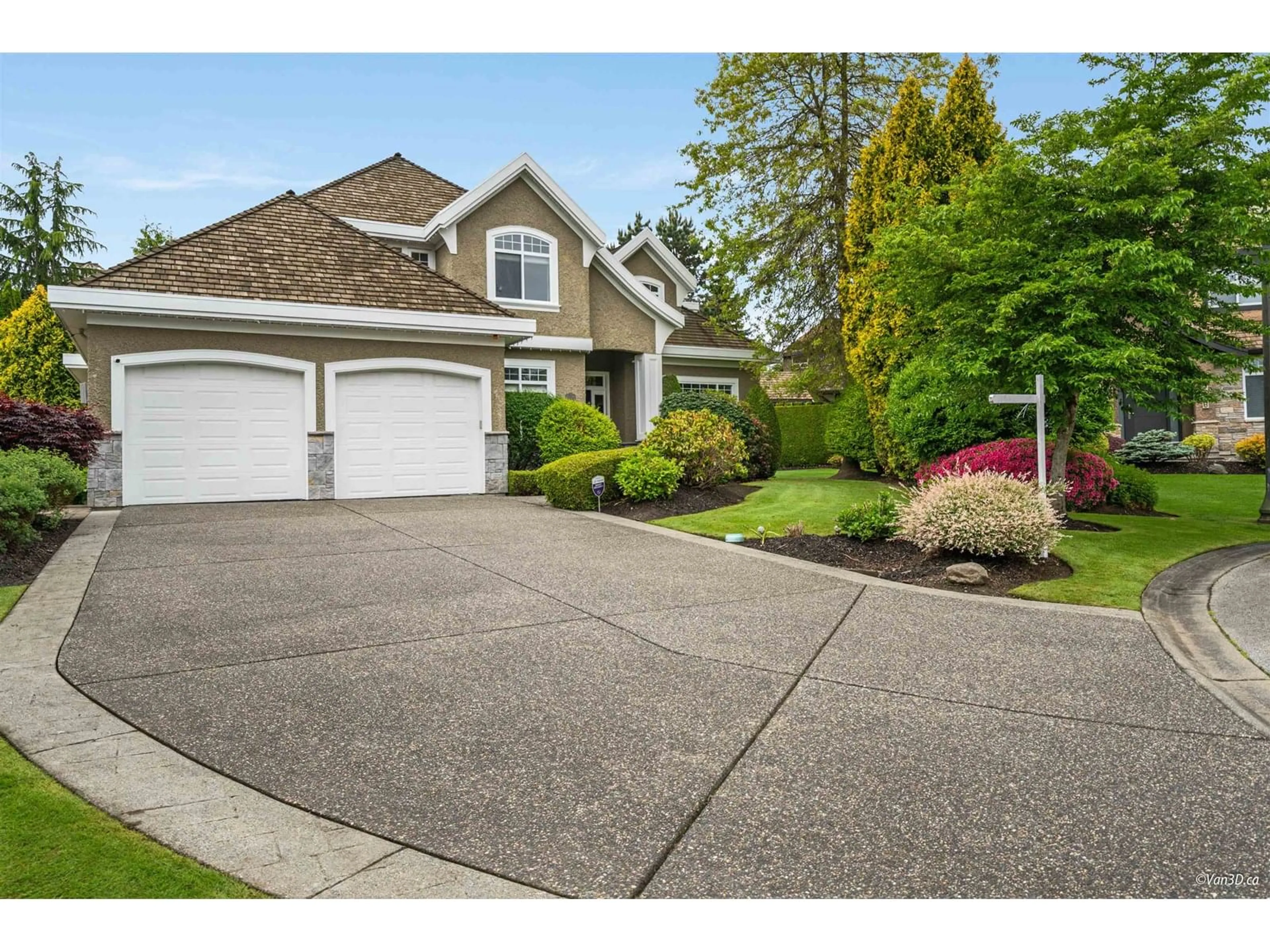 Home with vinyl exterior material, street for 15828 SOMERSET, Surrey British Columbia V3Z0H9