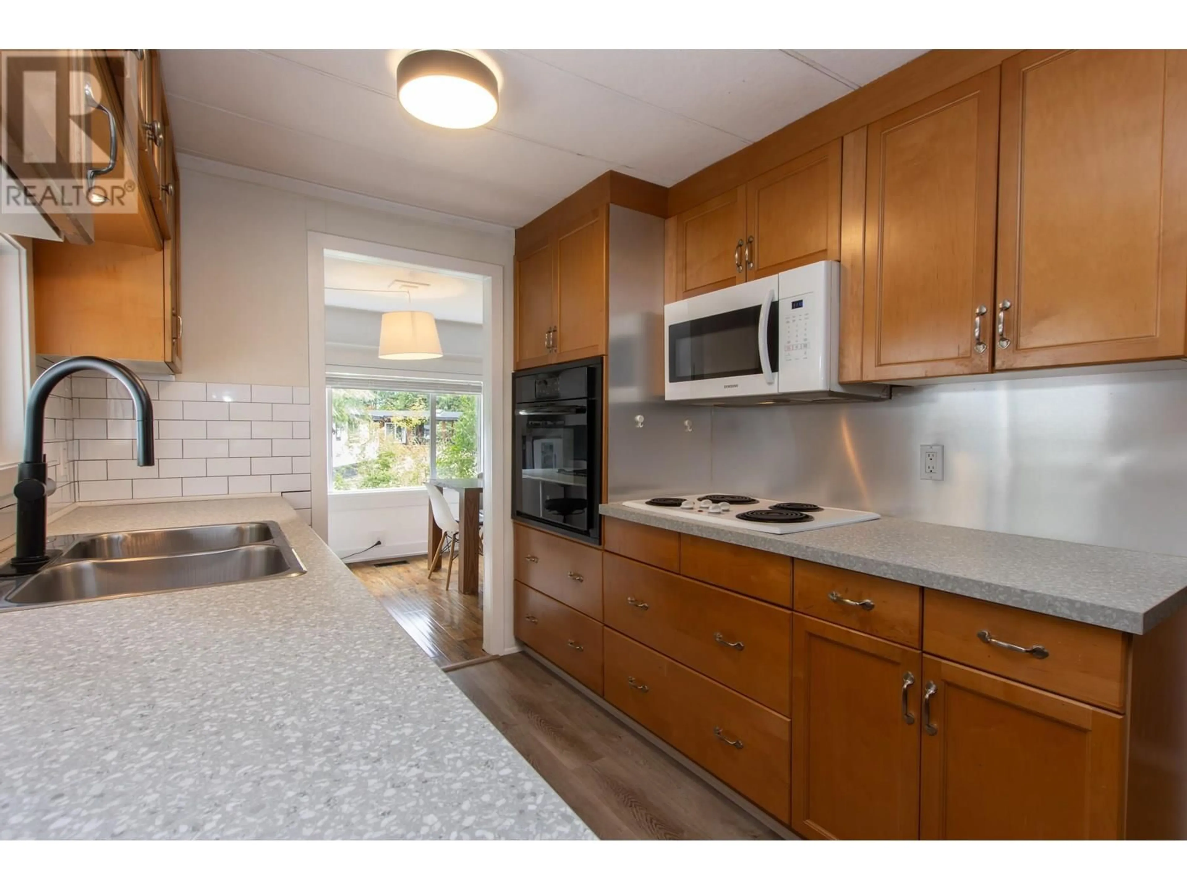 Standard kitchen, unknown for 106 - 1830 MAMQUAM ROAD, Squamish British Columbia V0N1T0