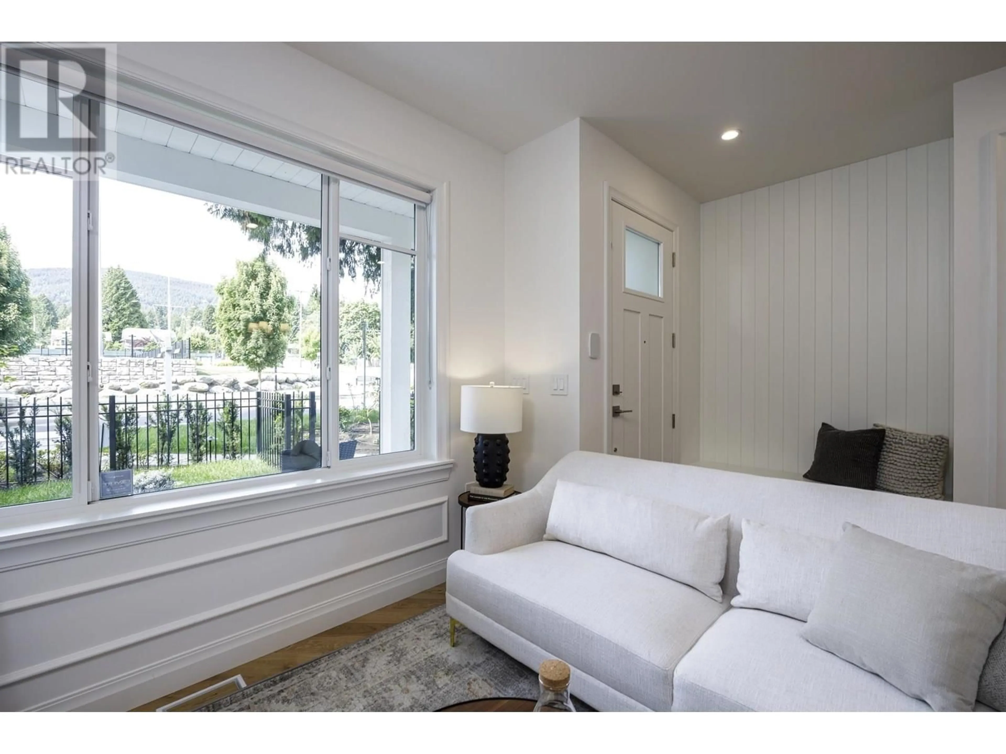 Living room with furniture, unknown for 259 23RD STREET, North Vancouver British Columbia V7L3E4