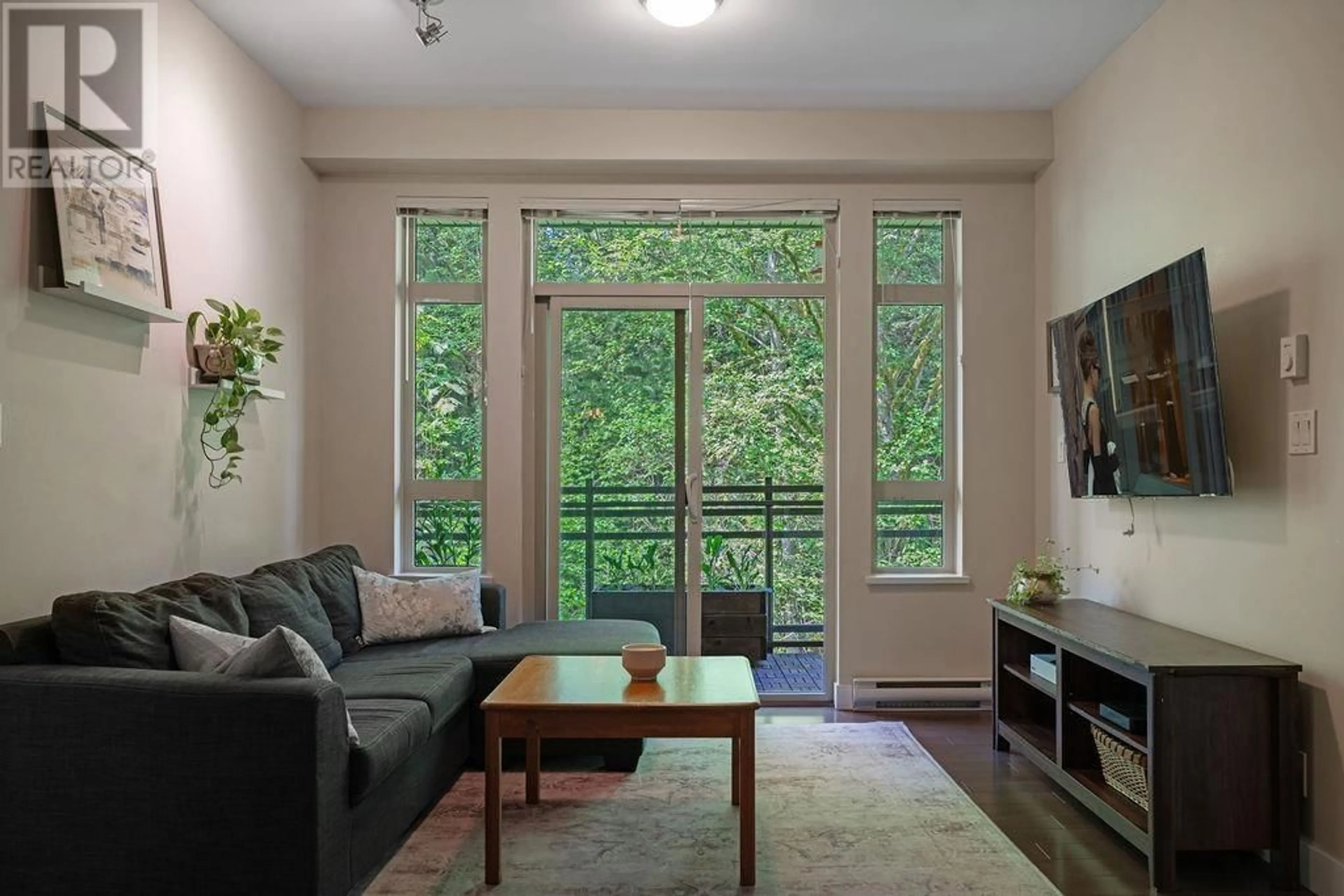 Living room with furniture, unknown for 305 - 3294 MT SEYMOUR PARKWAY, North Vancouver British Columbia V7H0B1