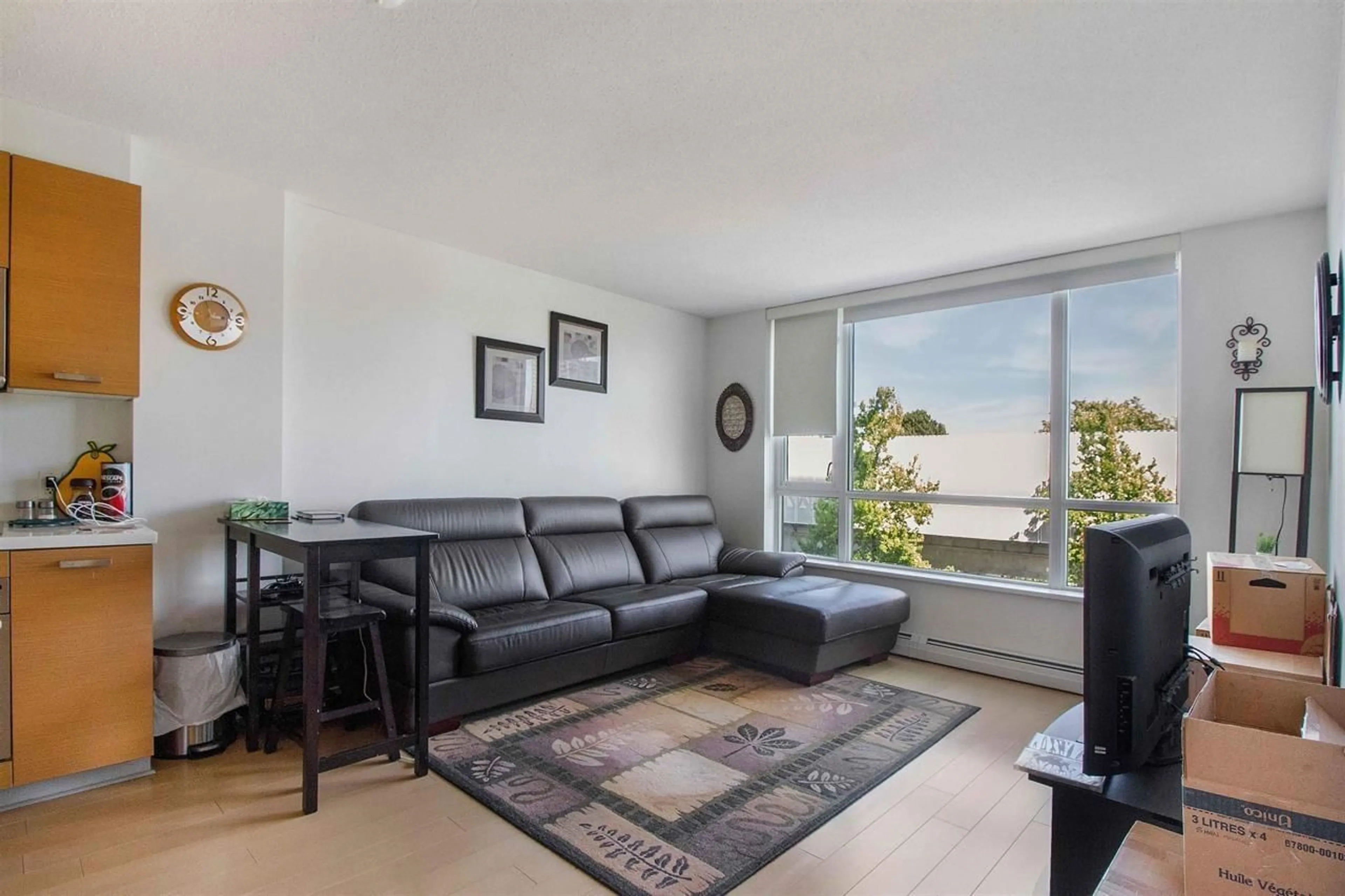 Living room with furniture, unknown for 411 - 10777 UNIVERSITY, Surrey British Columbia V3T0E6