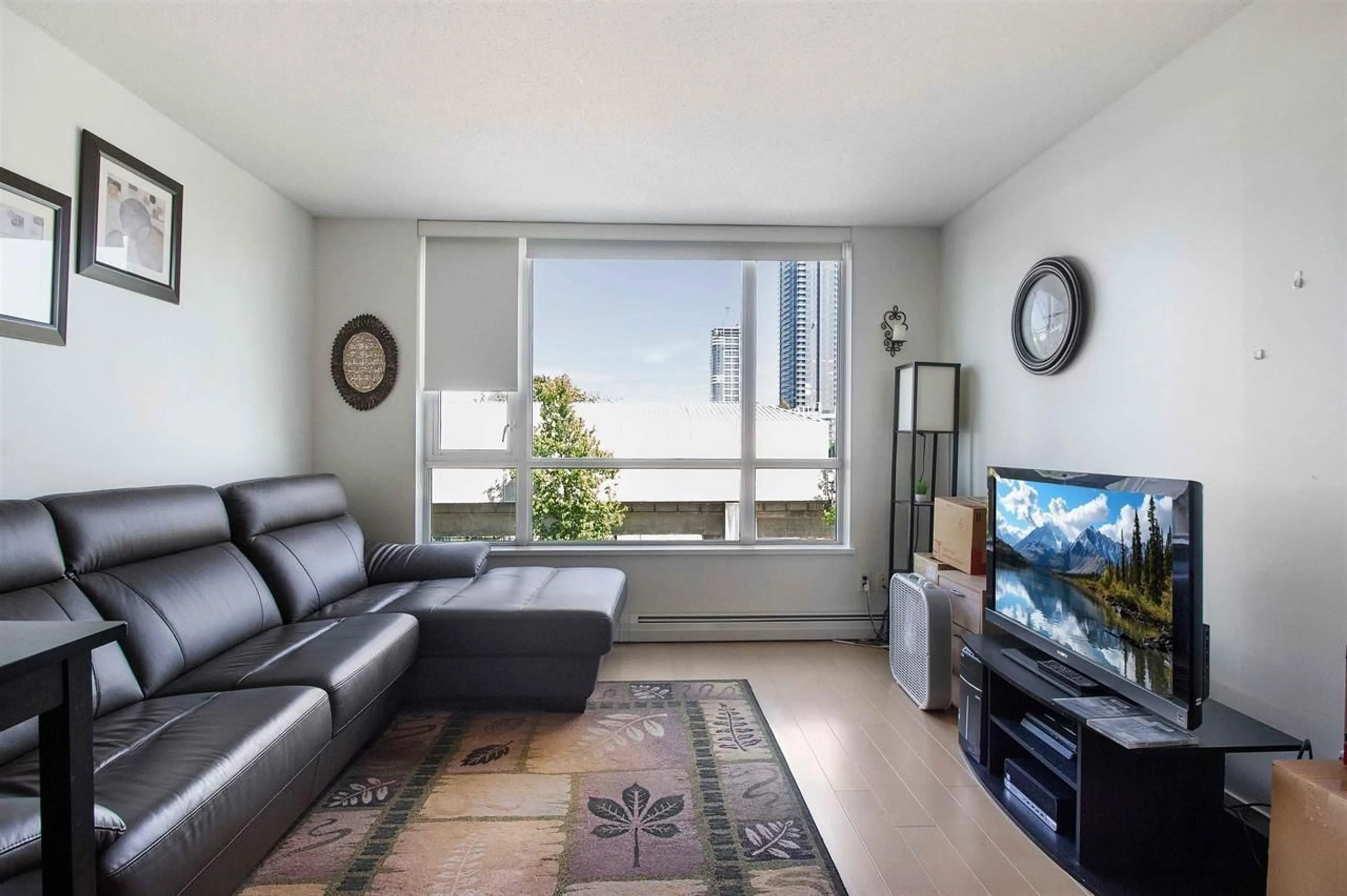 Living room with furniture, unknown for 411 - 10777 UNIVERSITY, Surrey British Columbia V3T0E6