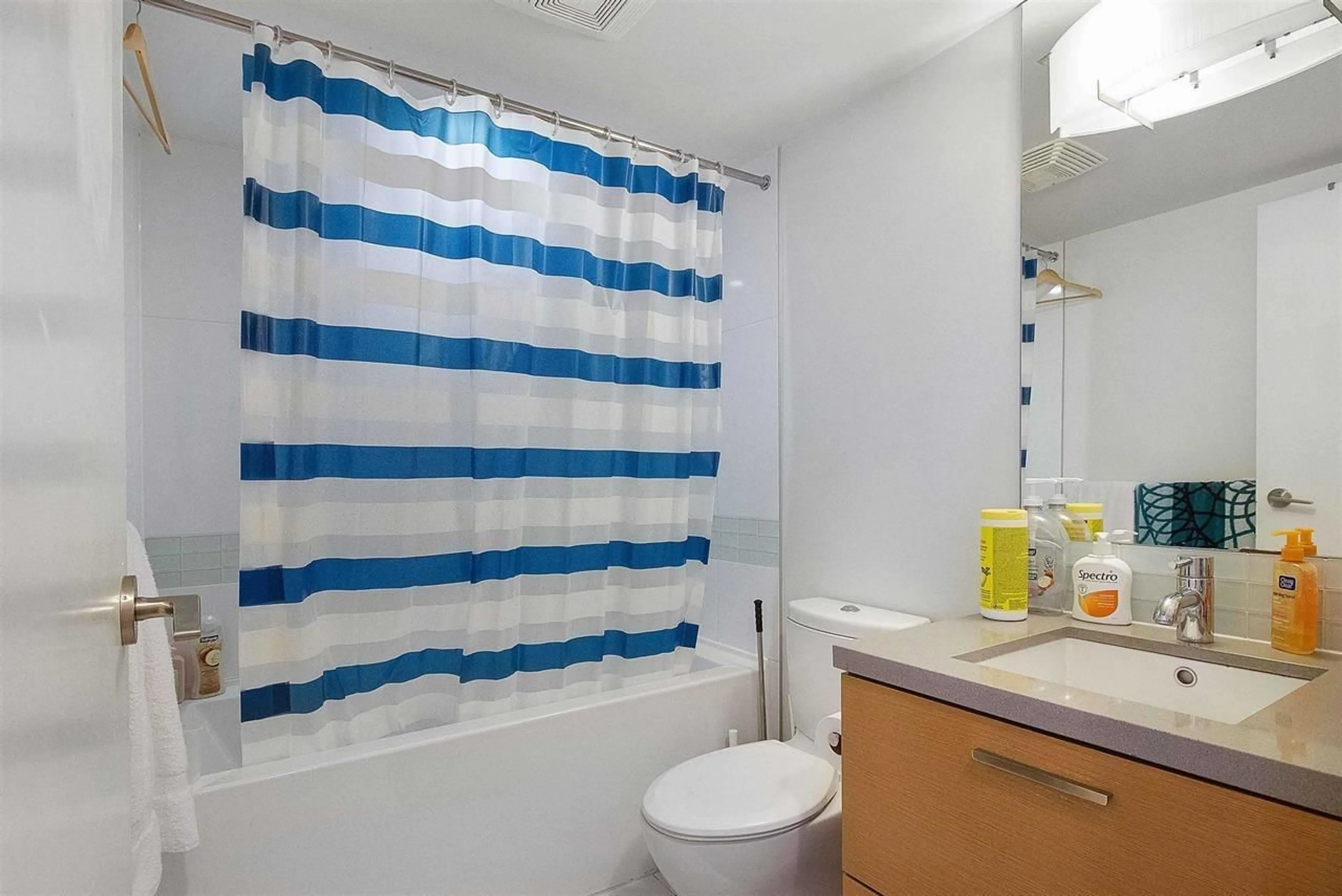 Standard bathroom, unknown for 411 - 10777 UNIVERSITY, Surrey British Columbia V3T0E6