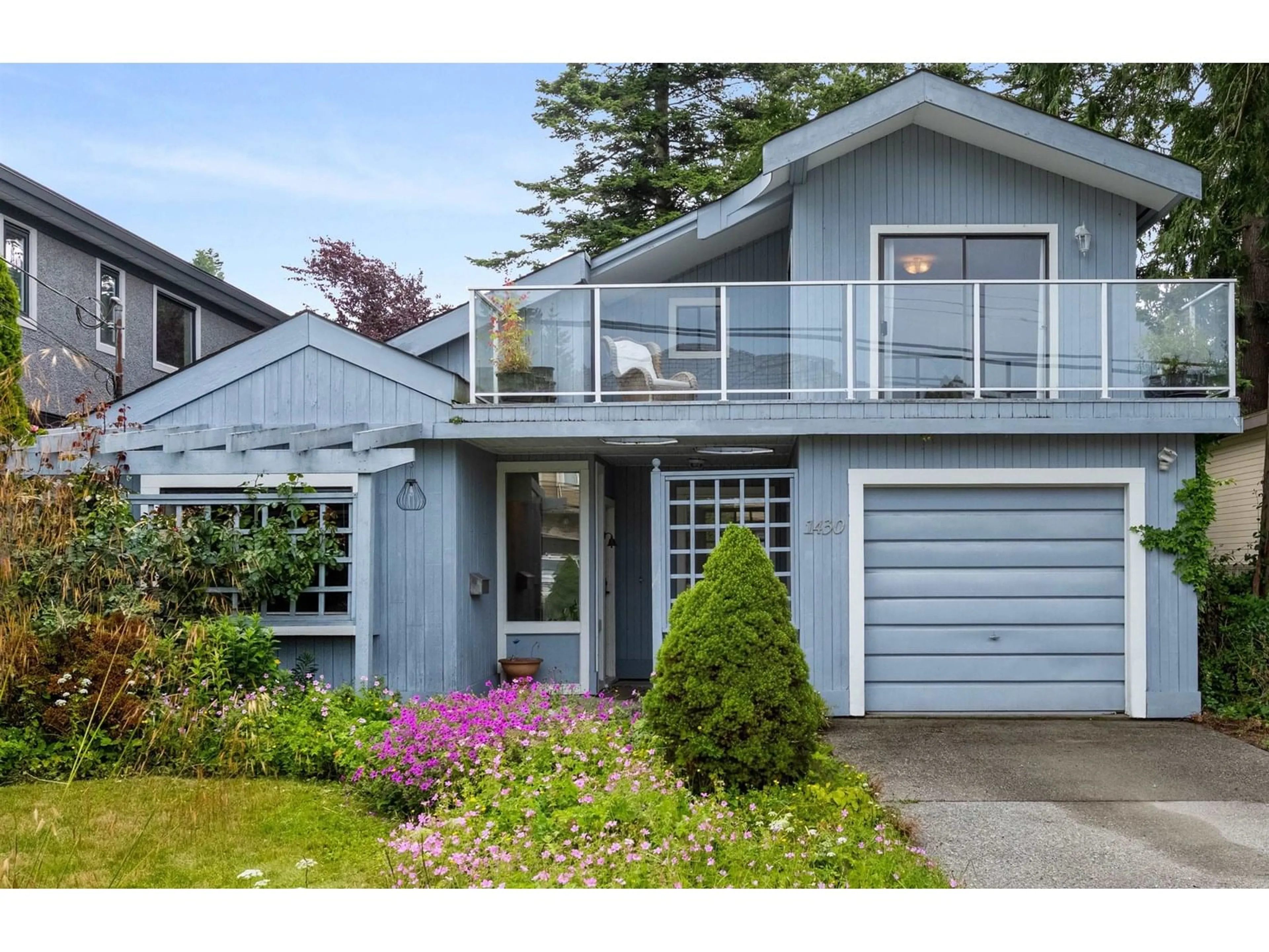Home with vinyl exterior material, street for 1430 BERGSTROM, White Rock British Columbia V4B5E1