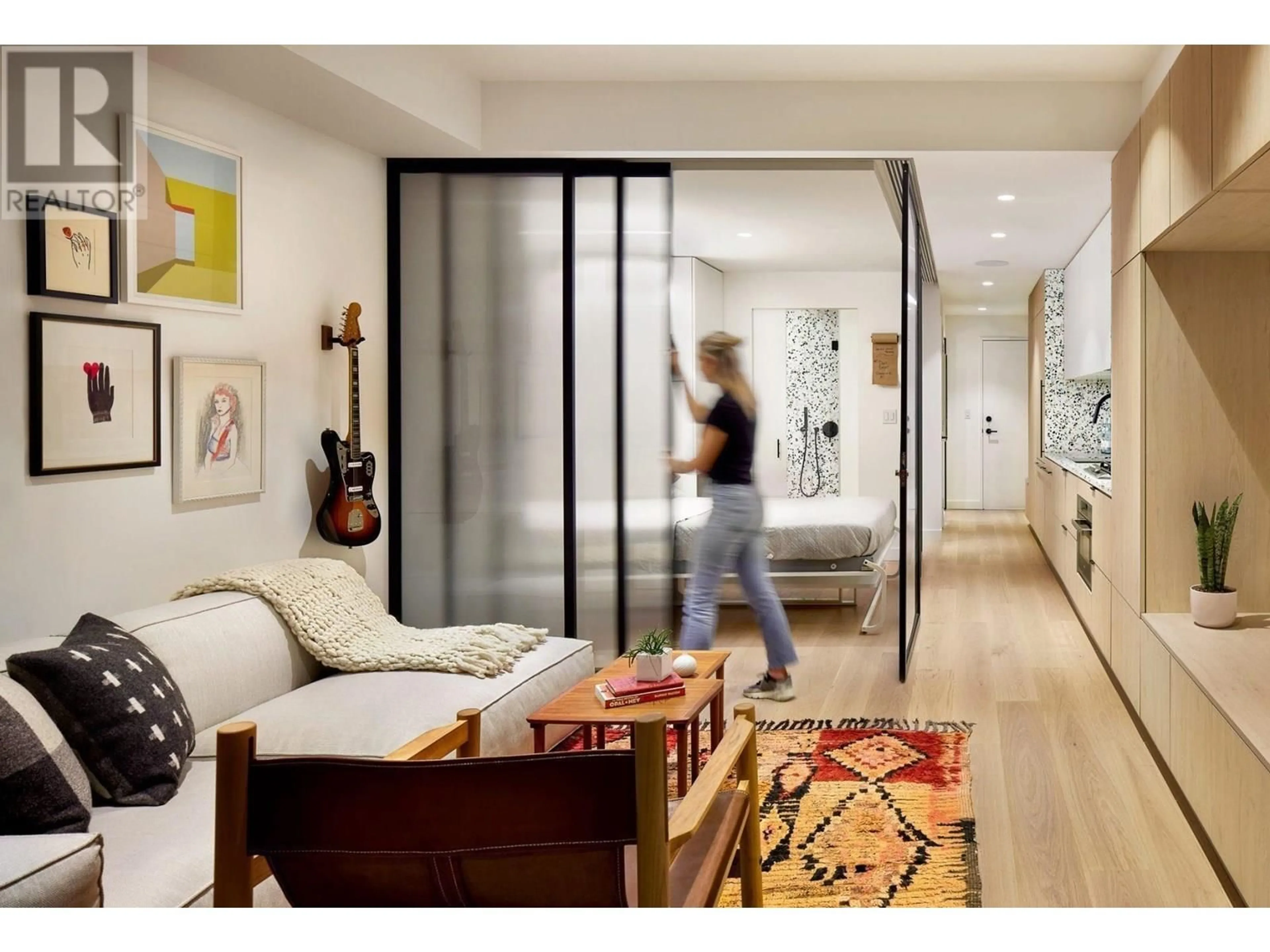 Indoor entryway for 319 - 471 BROADWAY, Vancouver British Columbia V5T1W9