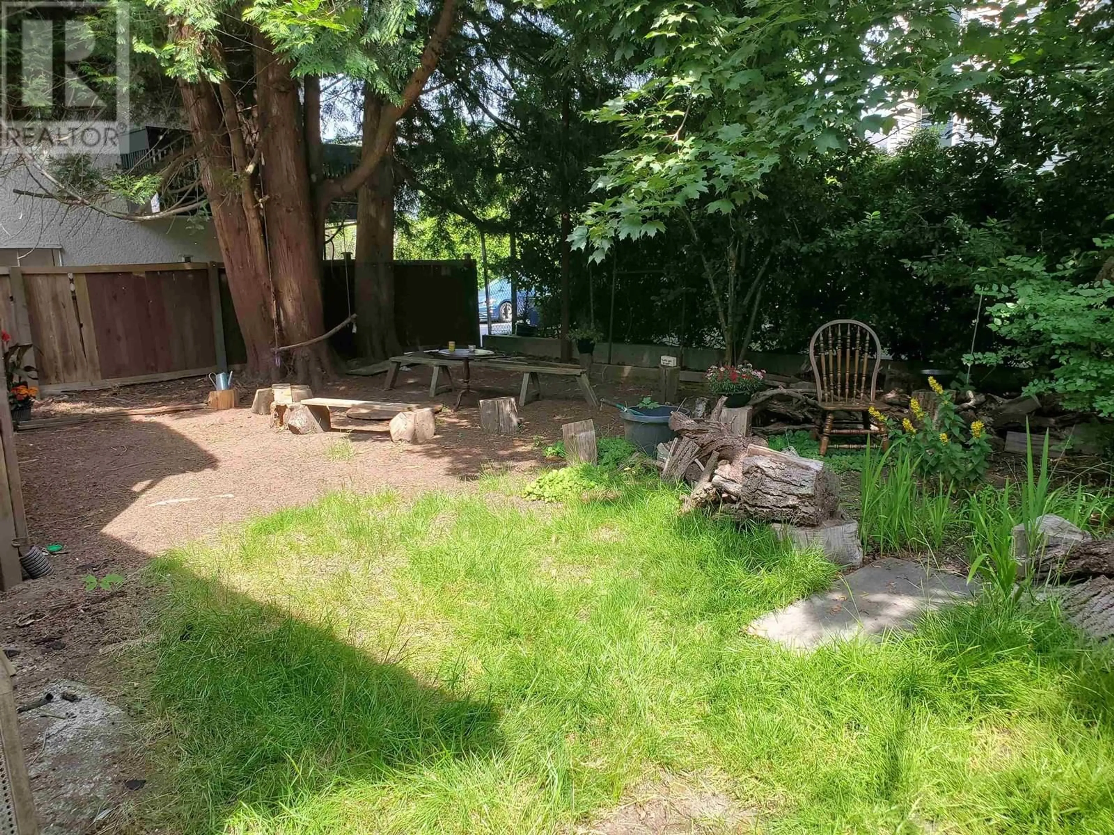 A pic from outside/outdoor area/front of a property/back of a property/a pic from drone, forest/trees view for 87 15TH AVENUE, Vancouver British Columbia V5T2P5