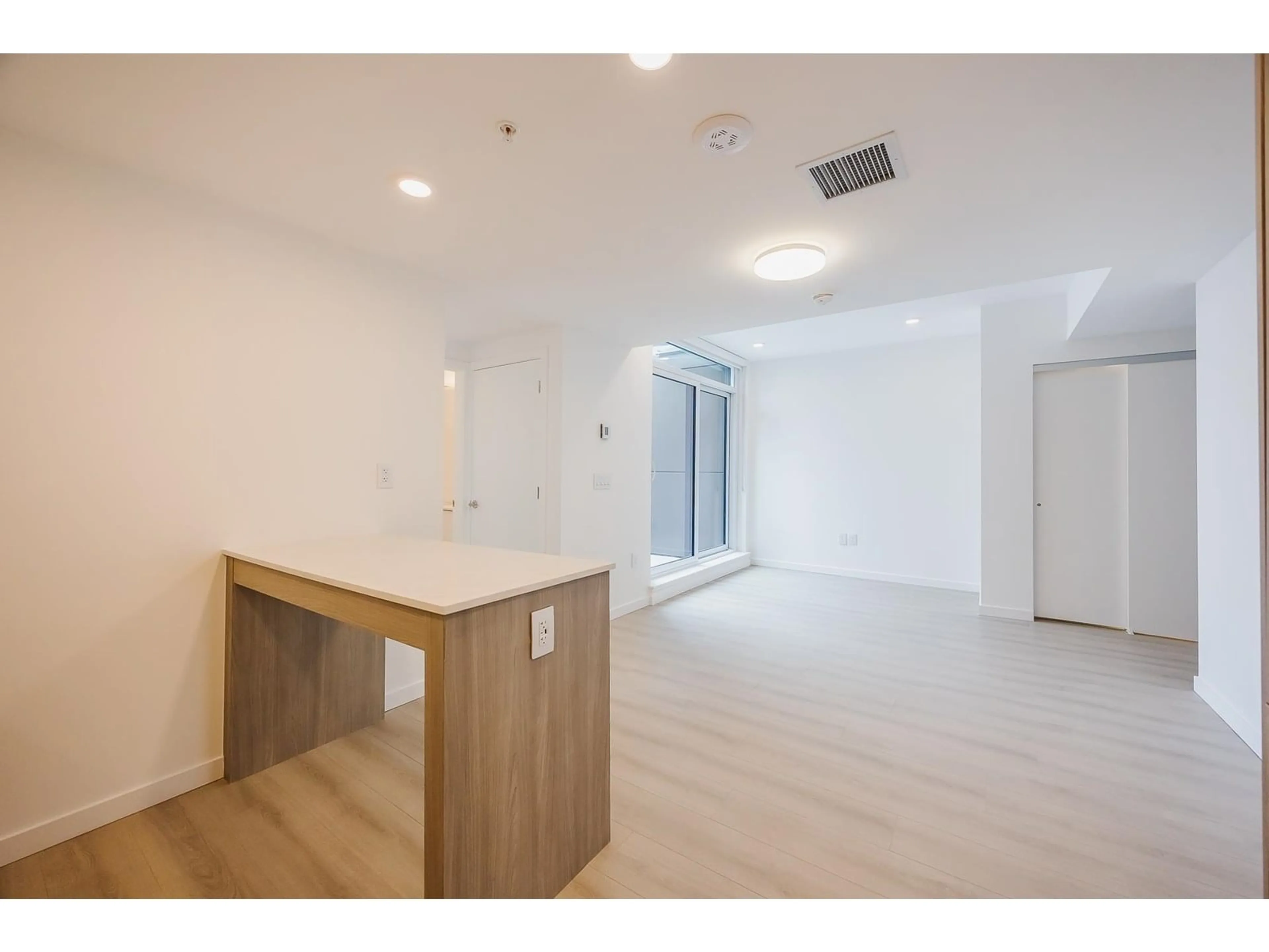 A pic of a room for 2601 - 10333 133, Surrey British Columbia V3T0V1