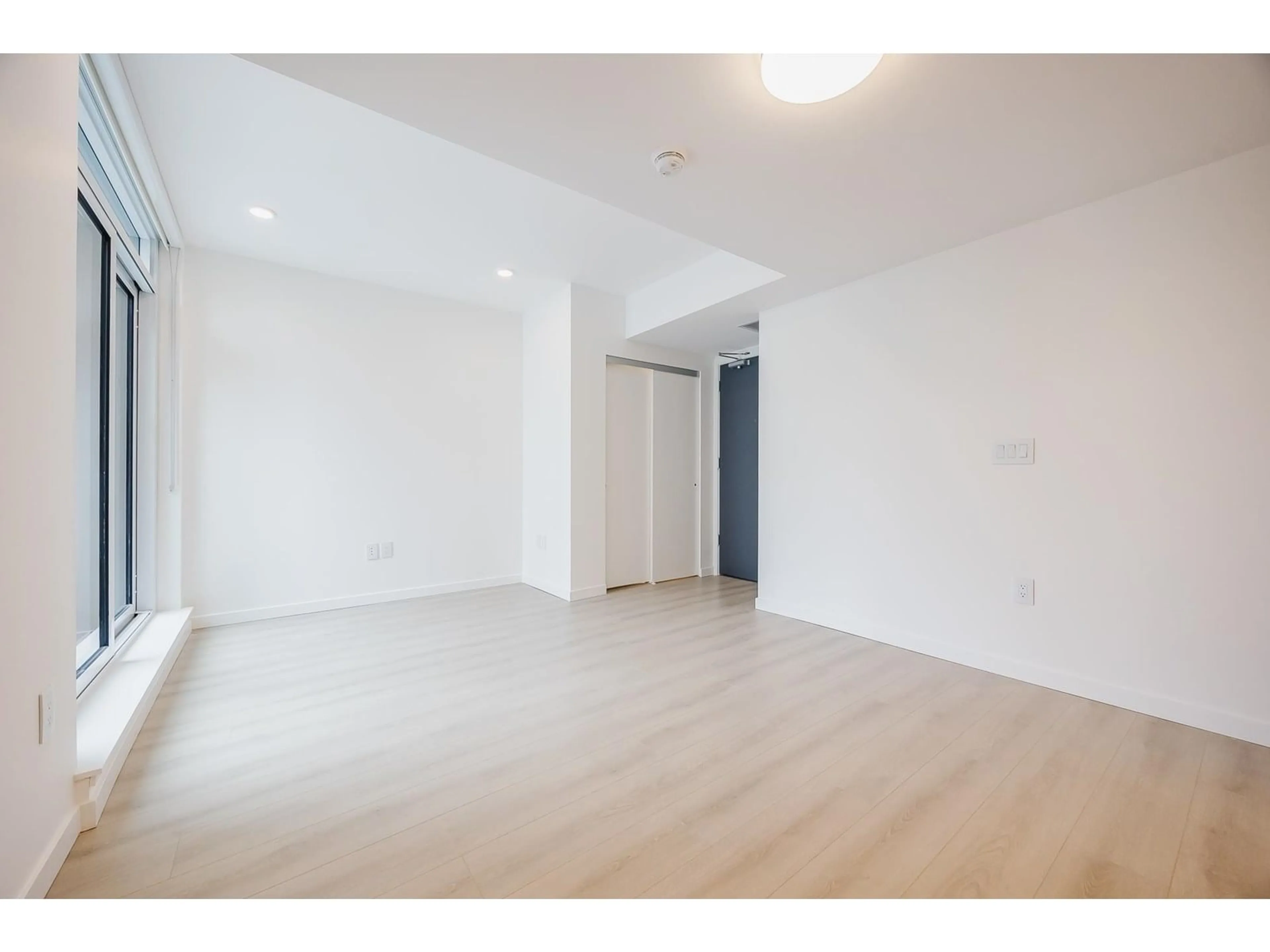 A pic of a room for 2601 - 10333 133, Surrey British Columbia V3T0V1