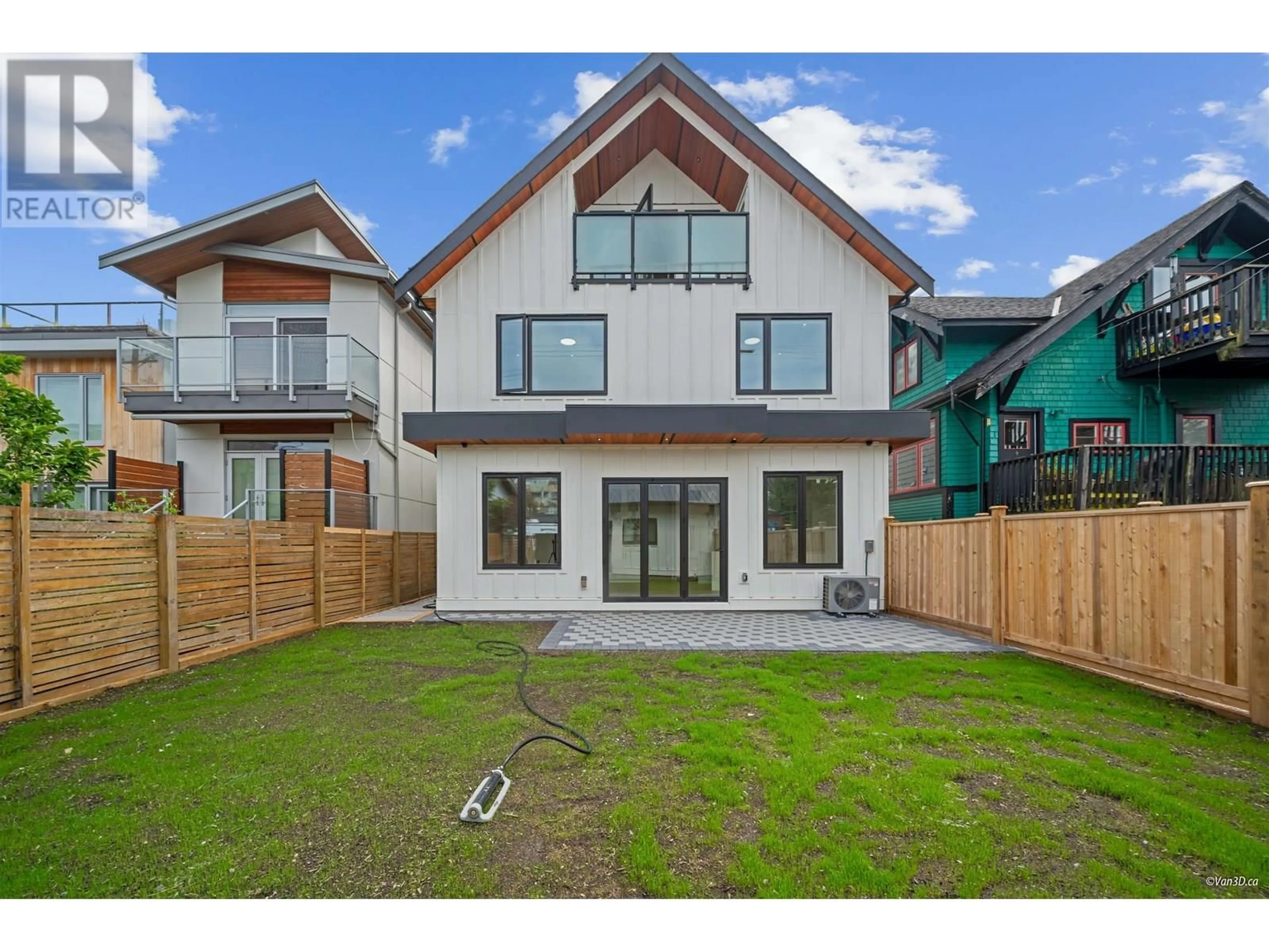 Unknown for 2 - 4463 WALDEN STREET, Vancouver British Columbia V5V3S4