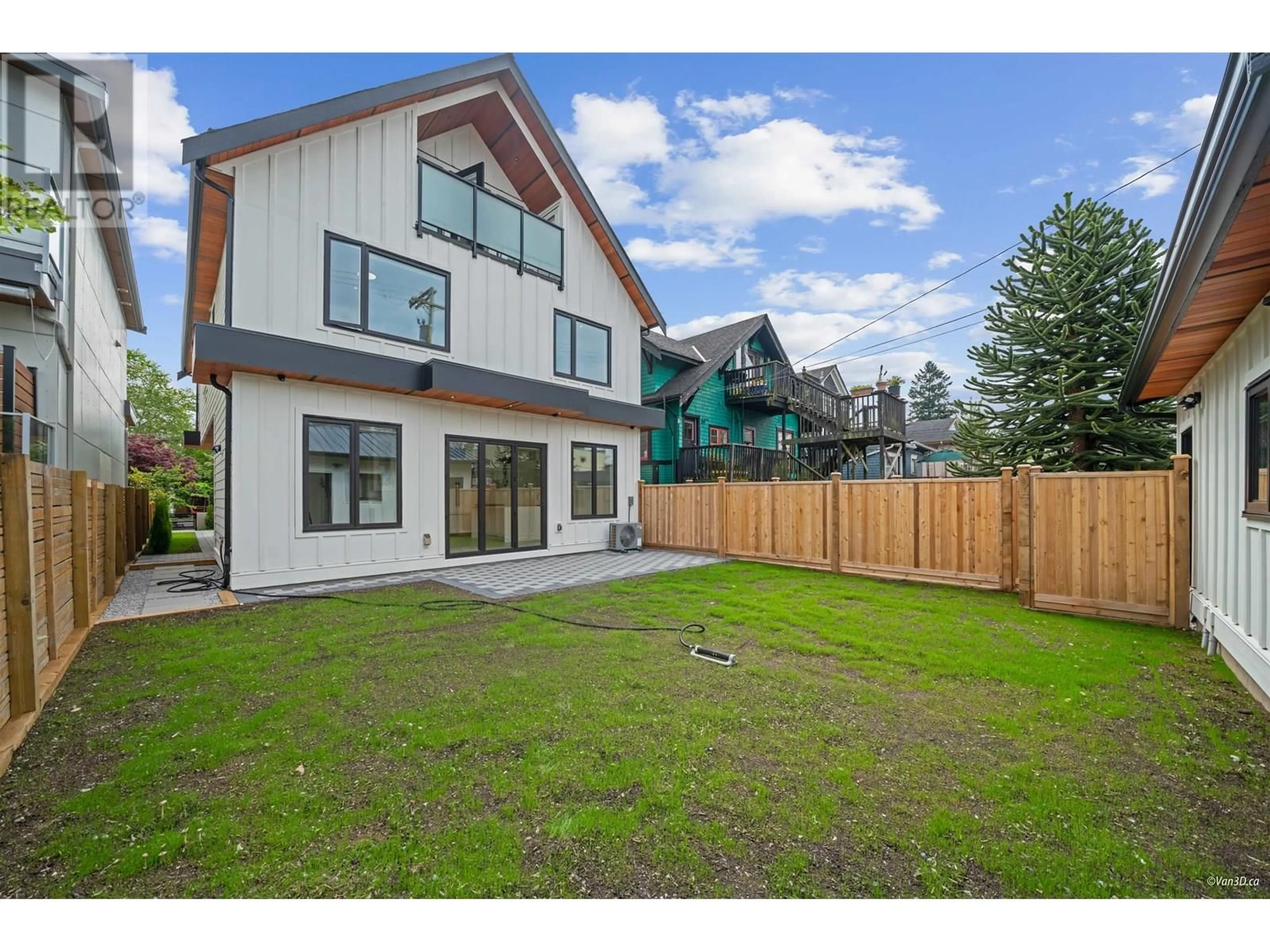 Unknown for 2 - 4463 WALDEN STREET, Vancouver British Columbia V5V3S4
