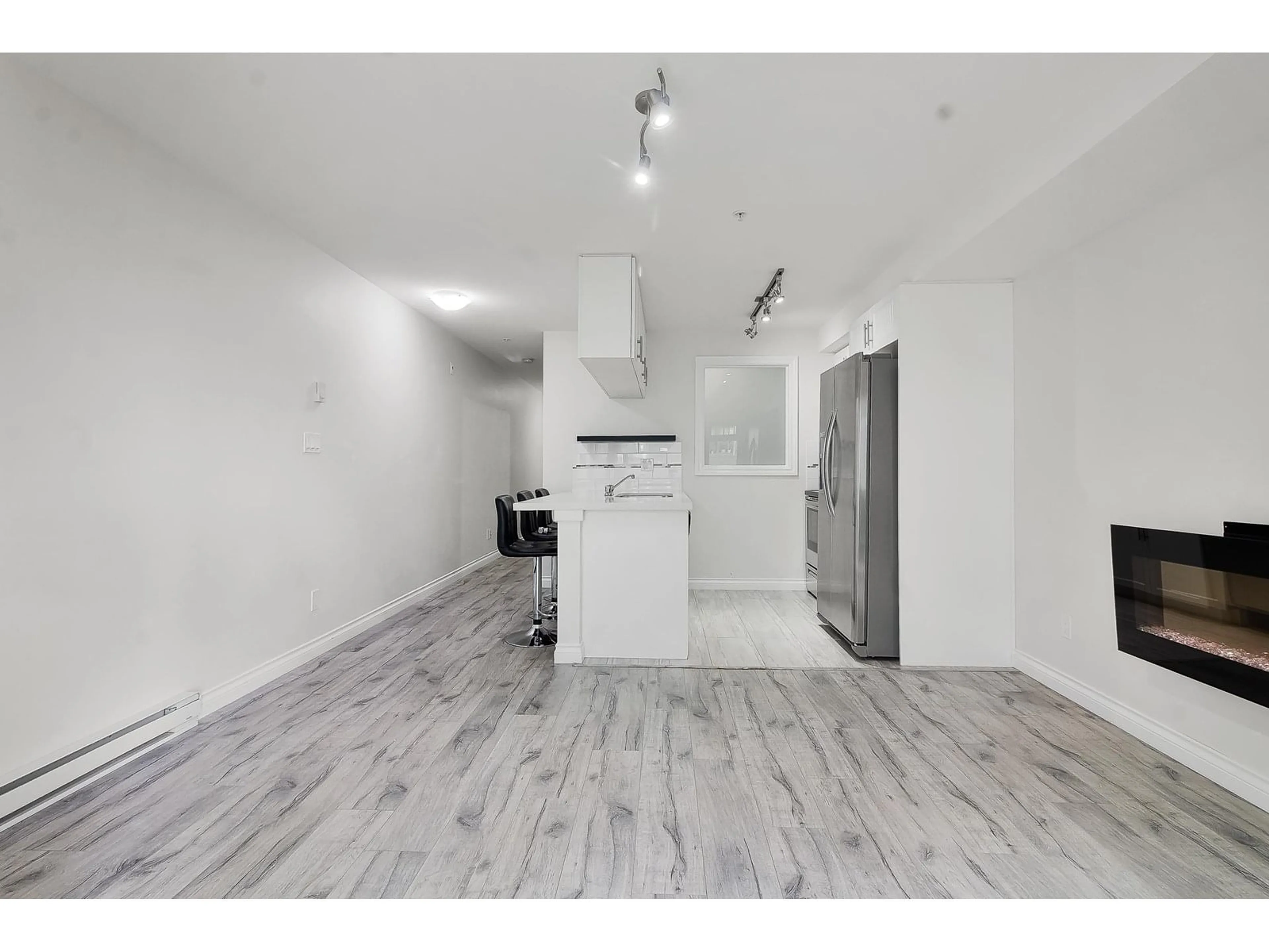 Standard kitchen, unknown for 310 - 5650 201A, Langley British Columbia V3A0B3
