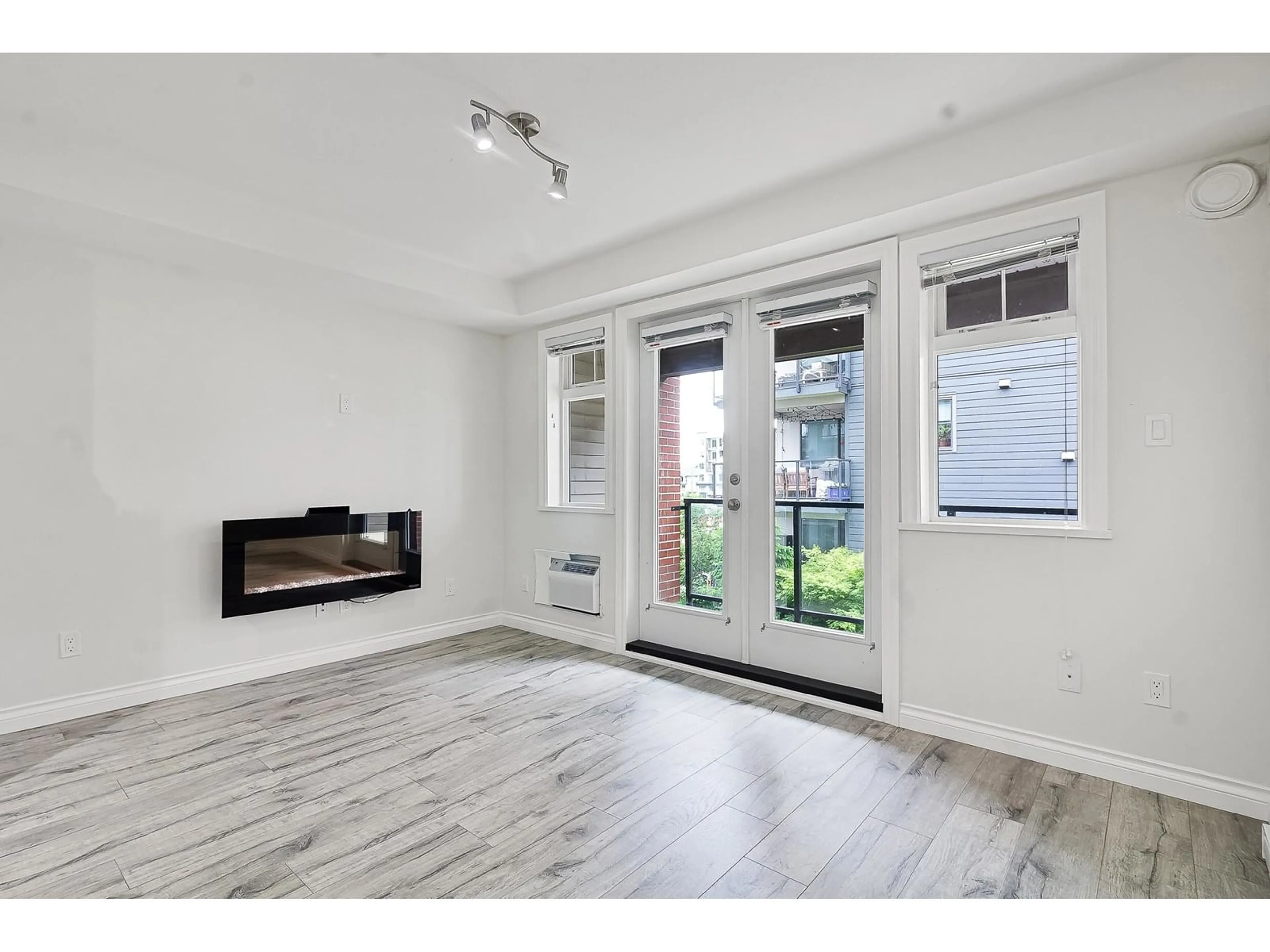 A pic of a room for 310 - 5650 201A, Langley British Columbia V3A0B3