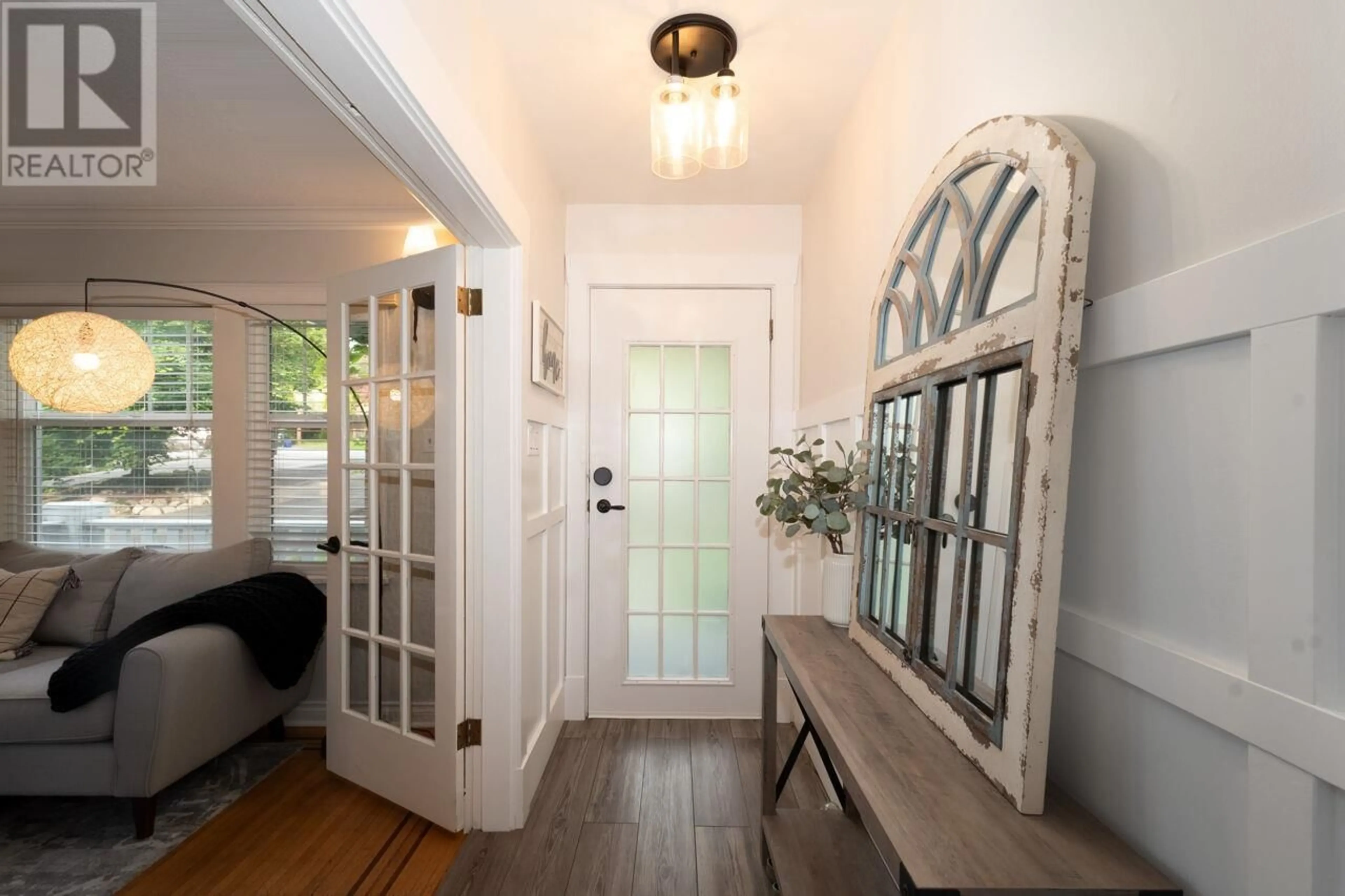 Indoor entryway for 66 MAPLE COURT, Anmore British Columbia V3H4Y5
