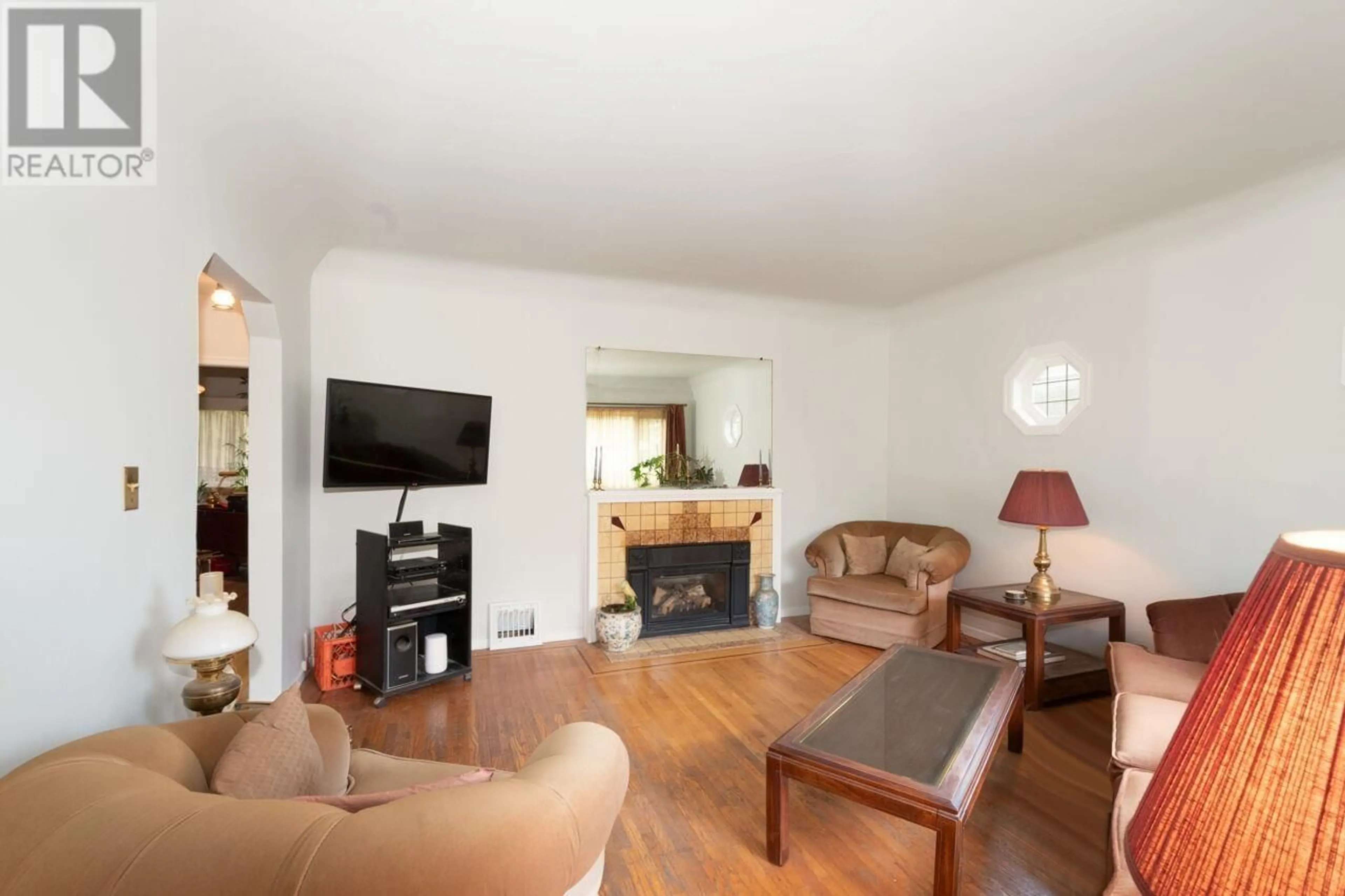 Living room with furniture, wood/laminate floor for 2548 OXFORD STREET, Vancouver British Columbia V5K1N1