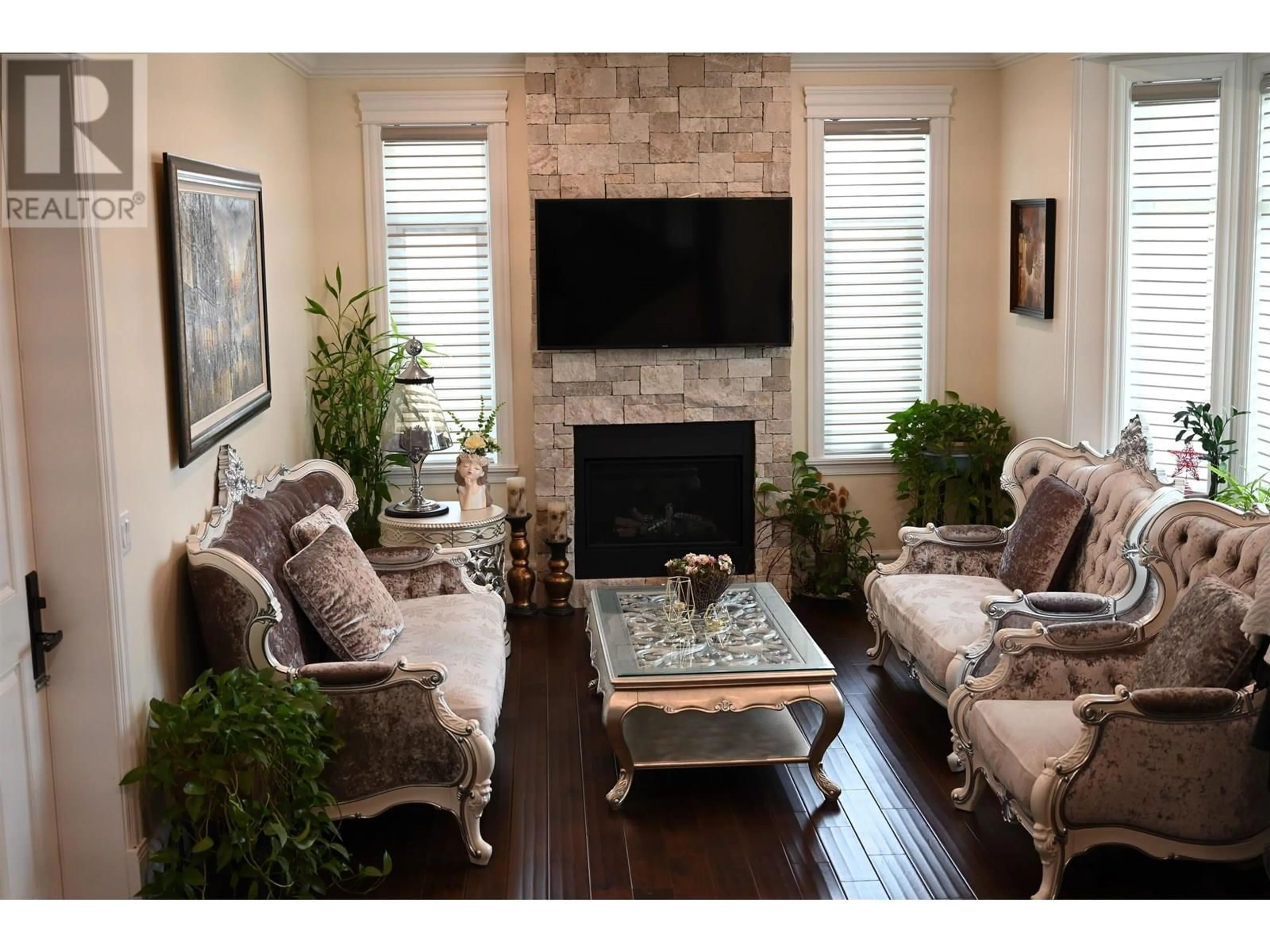 Living room with furniture, wood/laminate floor for 1985 52ND AVENUE, Vancouver British Columbia V6P1J6