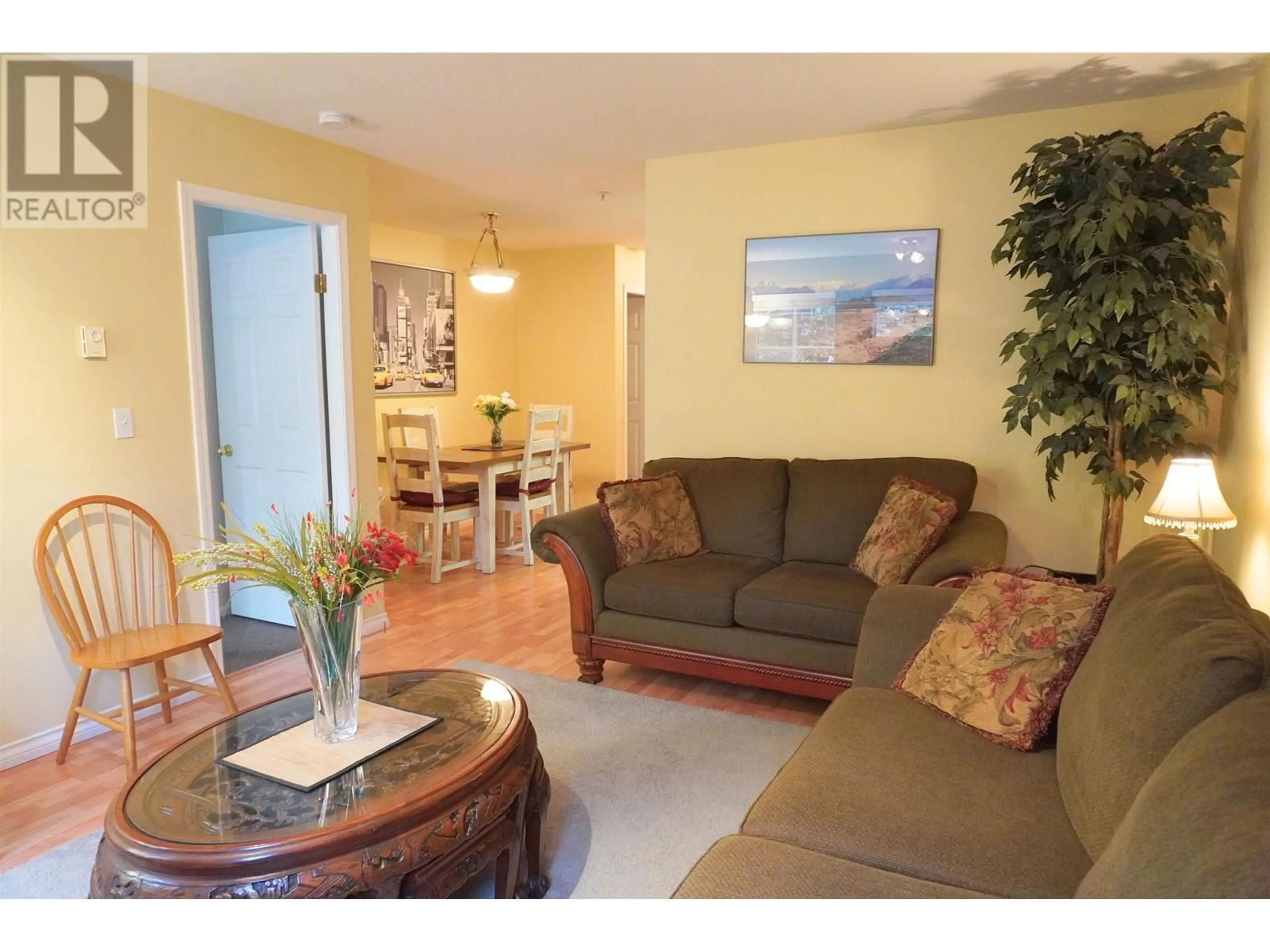 Living room with furniture, wood/laminate floor for 19 - 19034 MCMYN ROAD, Pitt Meadows British Columbia V3Y2N8