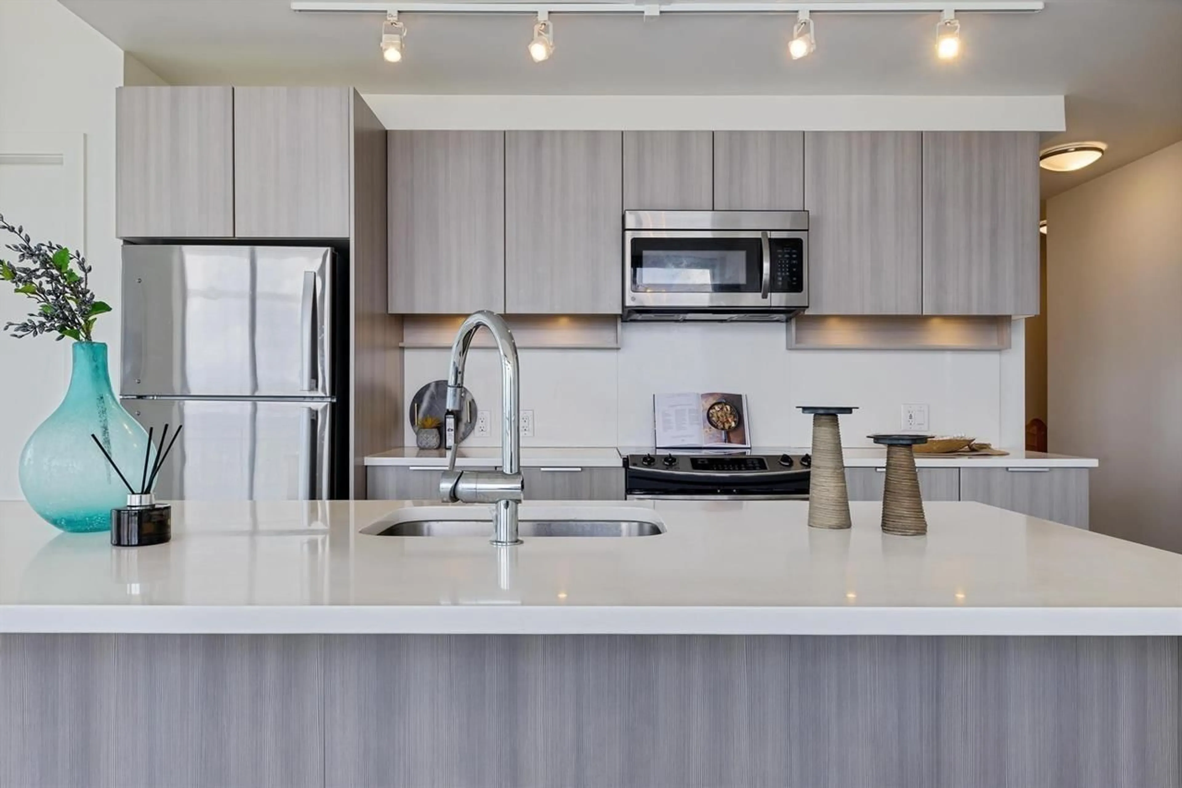 Open concept kitchen, unknown for 3307 - 13308 CENTRAL, Surrey British Columbia V3T0M4