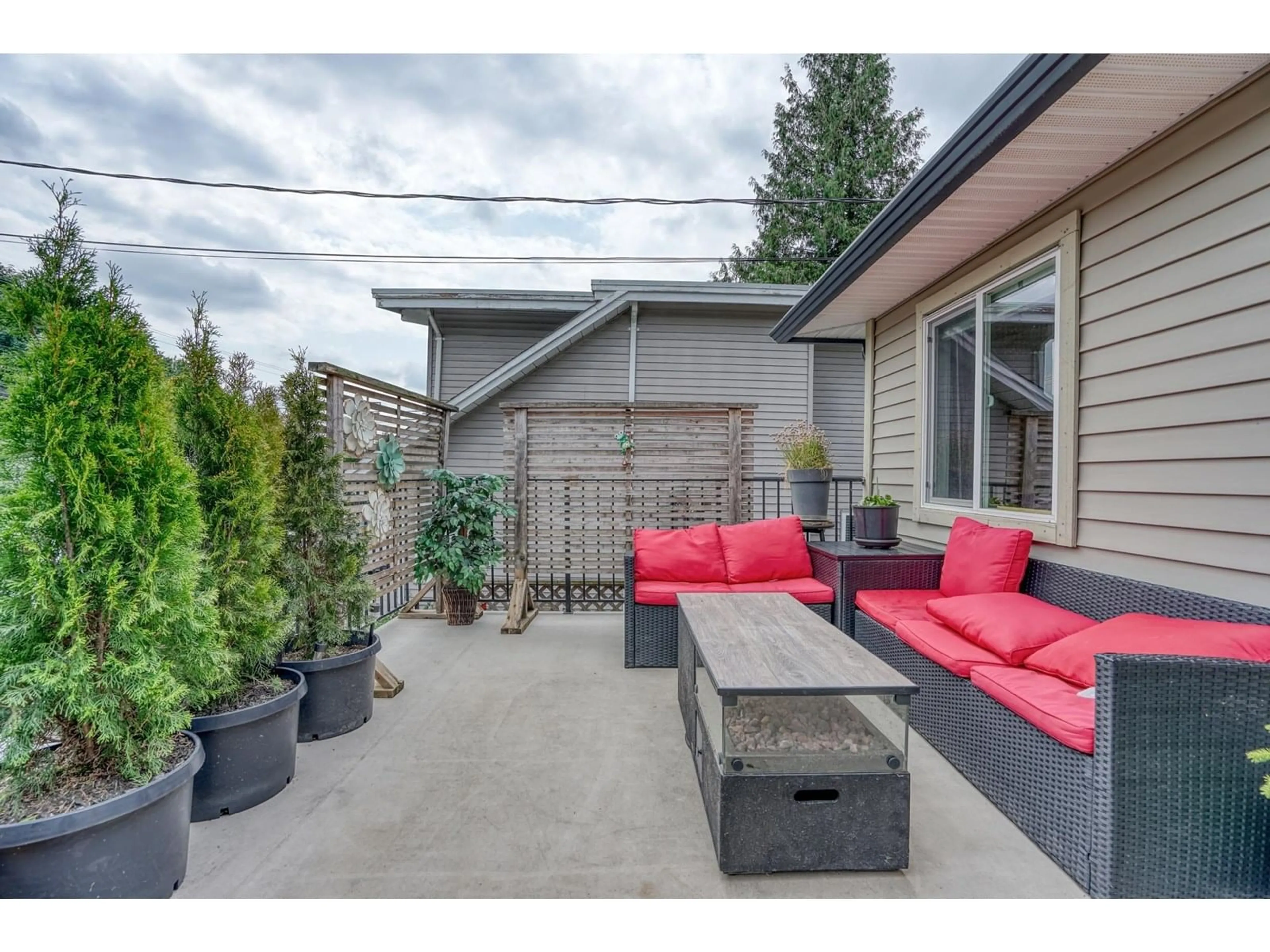 Patio, street for 46375 CHILLIWACK CENTRAL ROAD, Chilliwack British Columbia V2P1J7