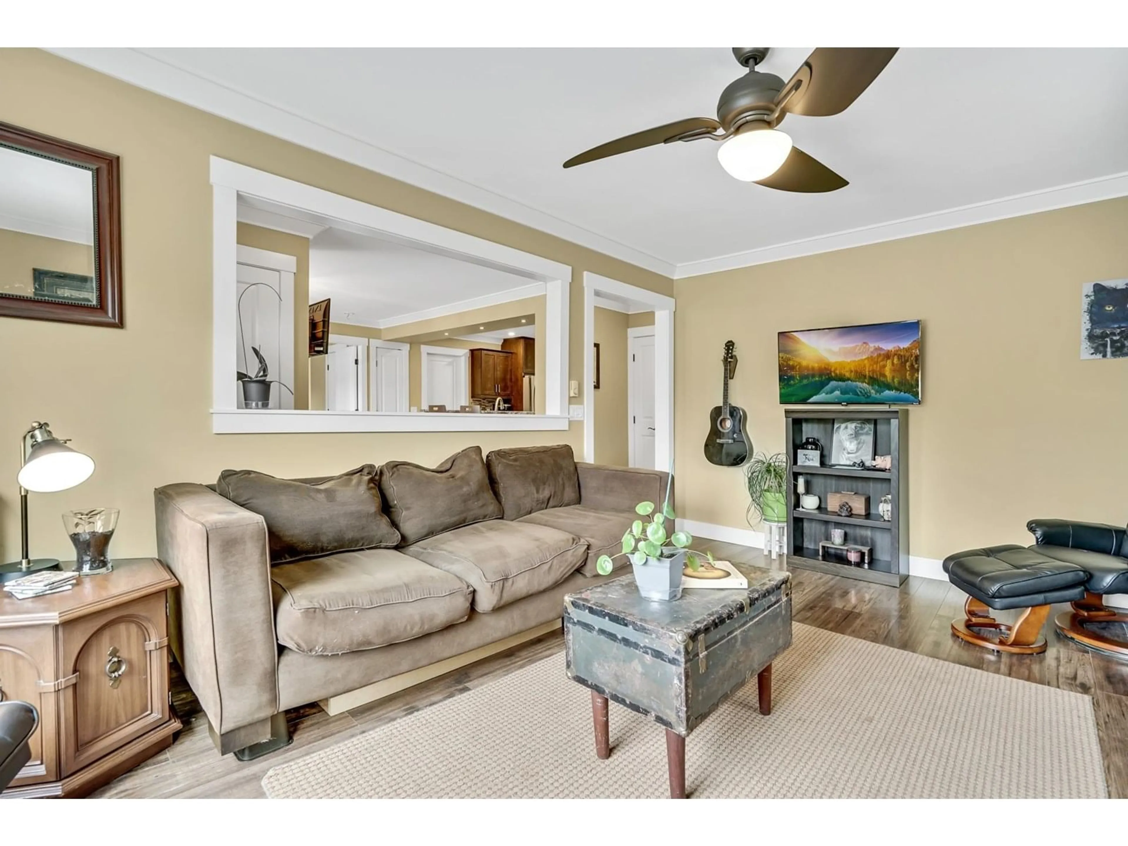 Living room with furniture, unknown for 46375 CHILLIWACK CENTRAL ROAD, Chilliwack British Columbia V2P1J7