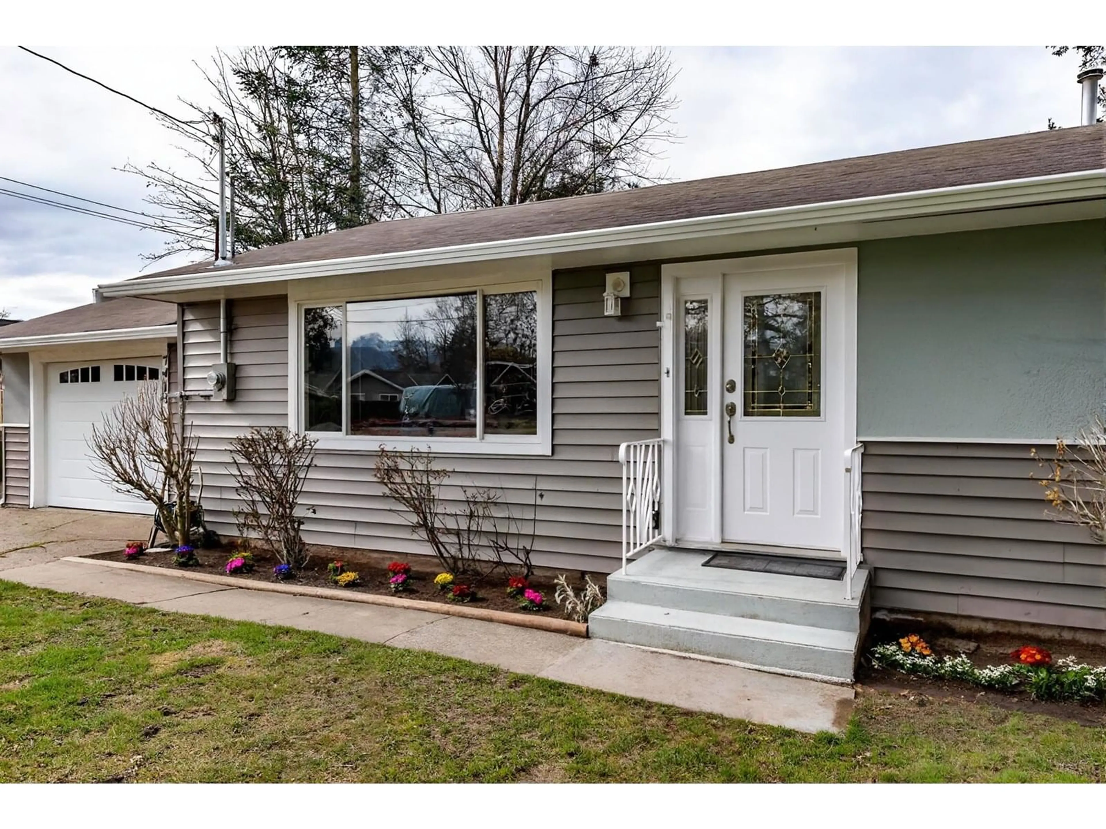 Home with vinyl exterior material, street for 7413 LEARY CRESCENT, Chilliwack British Columbia V2R1K3