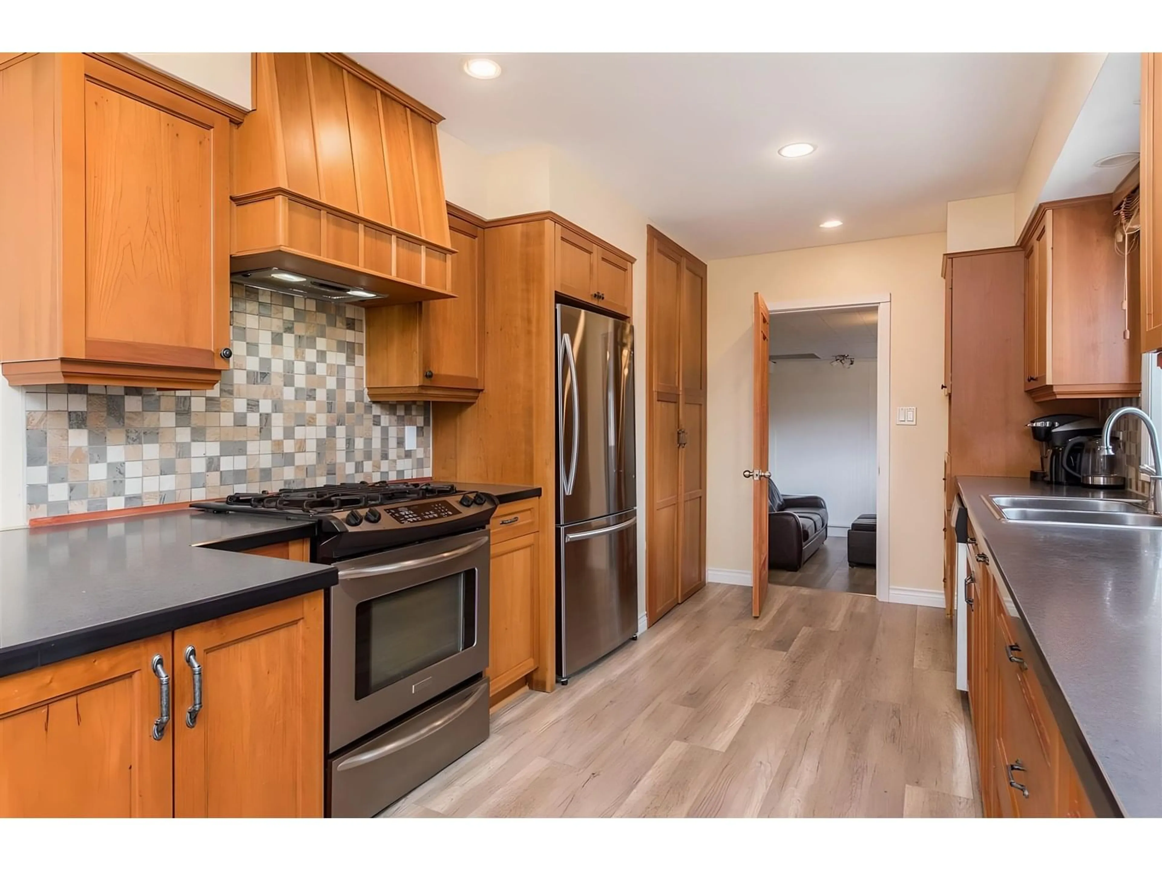 Standard kitchen, unknown for 7413 LEARY CRESCENT, Chilliwack British Columbia V2R1K3