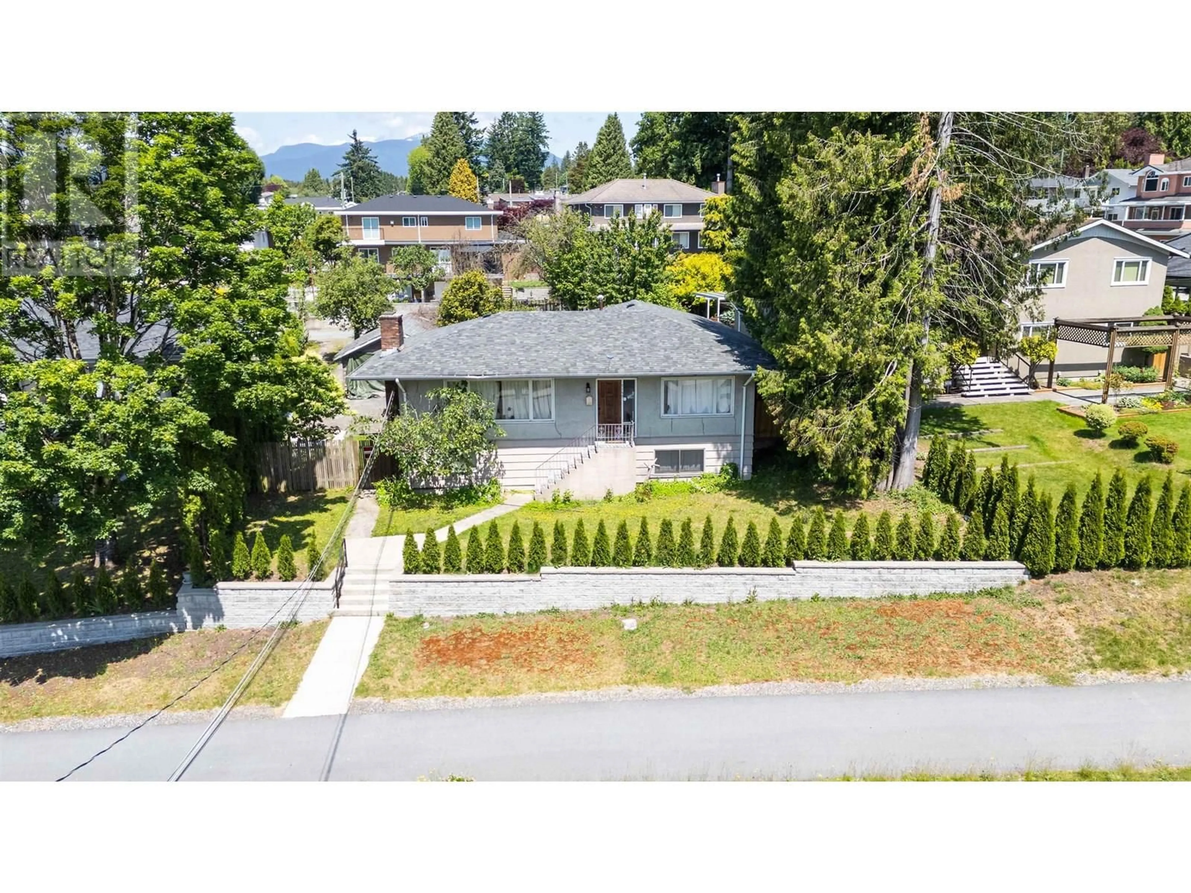 A pic from outside/outdoor area/front of a property/back of a property/a pic from drone, unknown for 7149 BROADWAY, Burnaby British Columbia V5A1R7